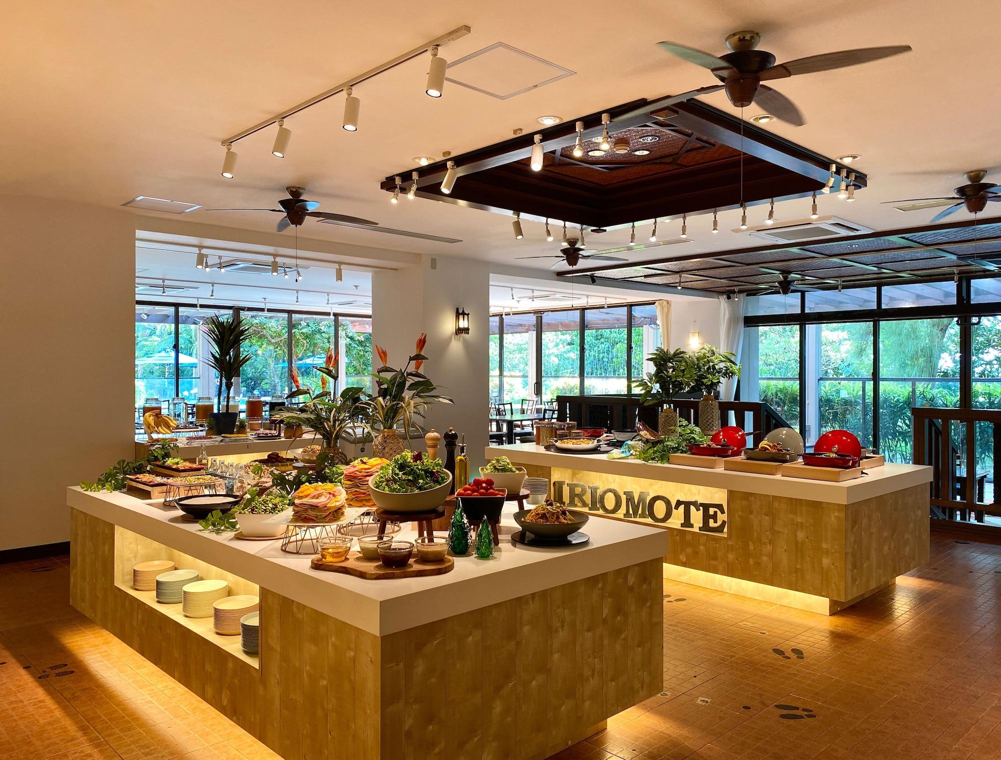 Restaurant Iriomote Hotel by Hoshino Resorts