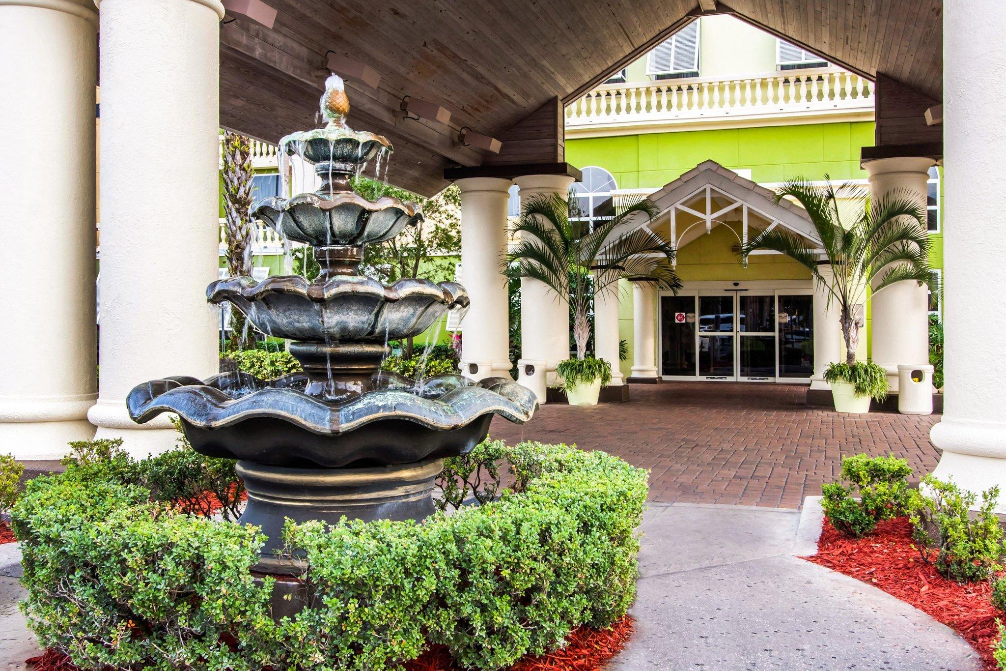 Hotel Comfort Suites Maingate East