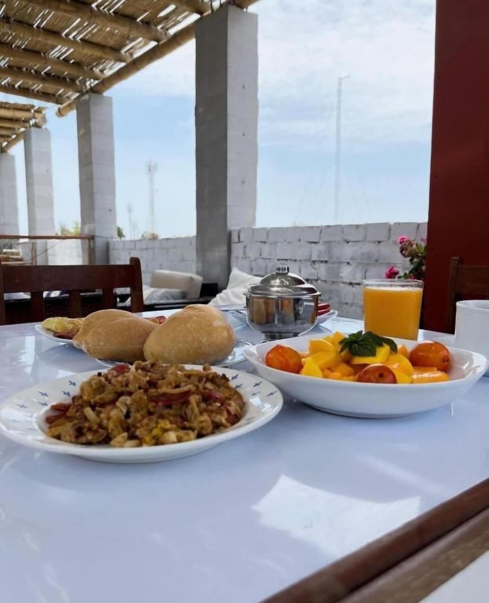 Restaurant ISLA VELA PARACAS