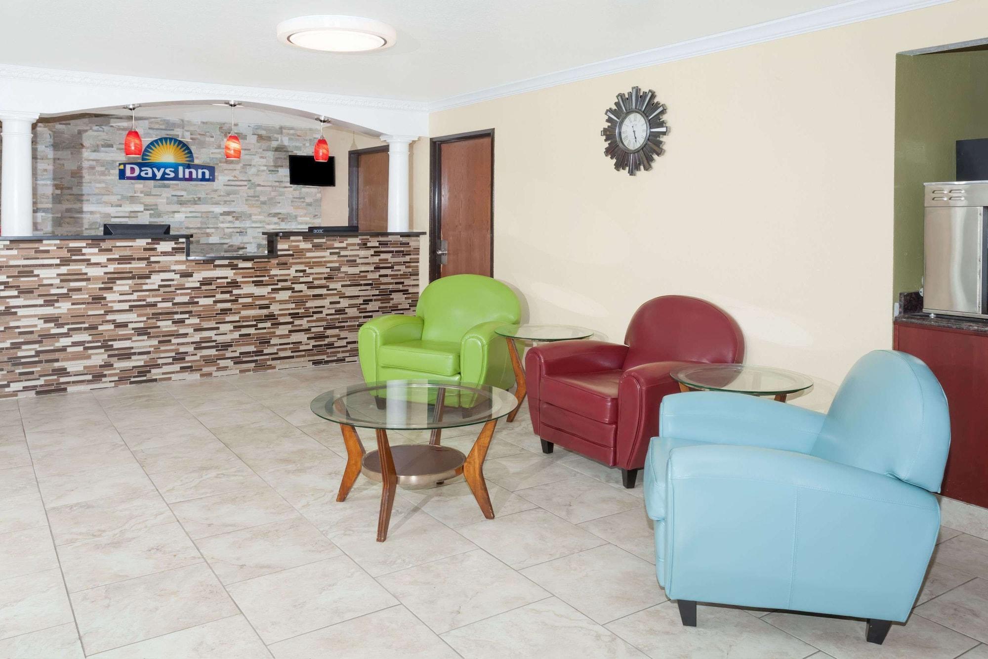 Vista Lobby Days Inn by Wyndham Springfield