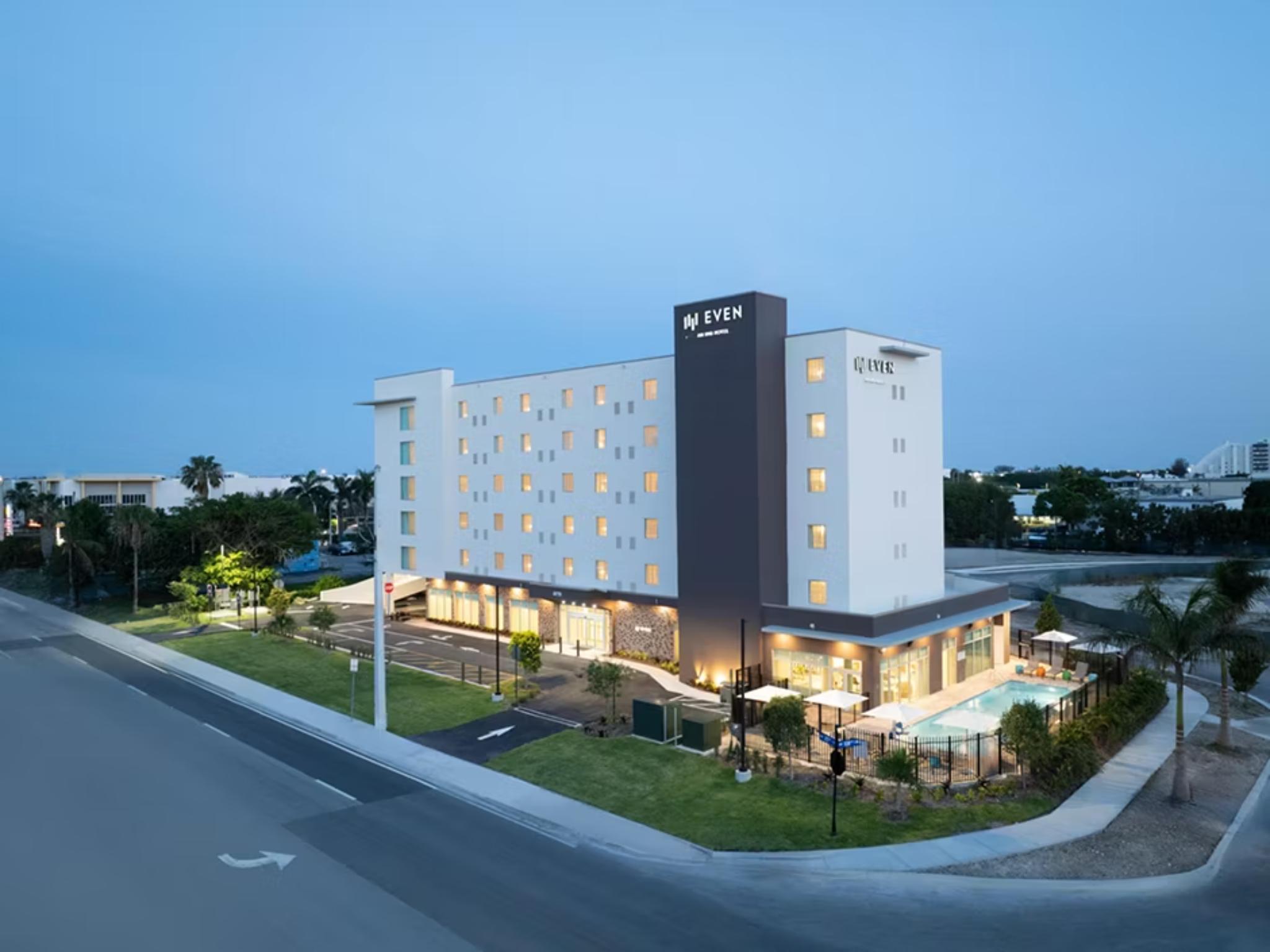 Vista Exterior Even Miami Doral Area