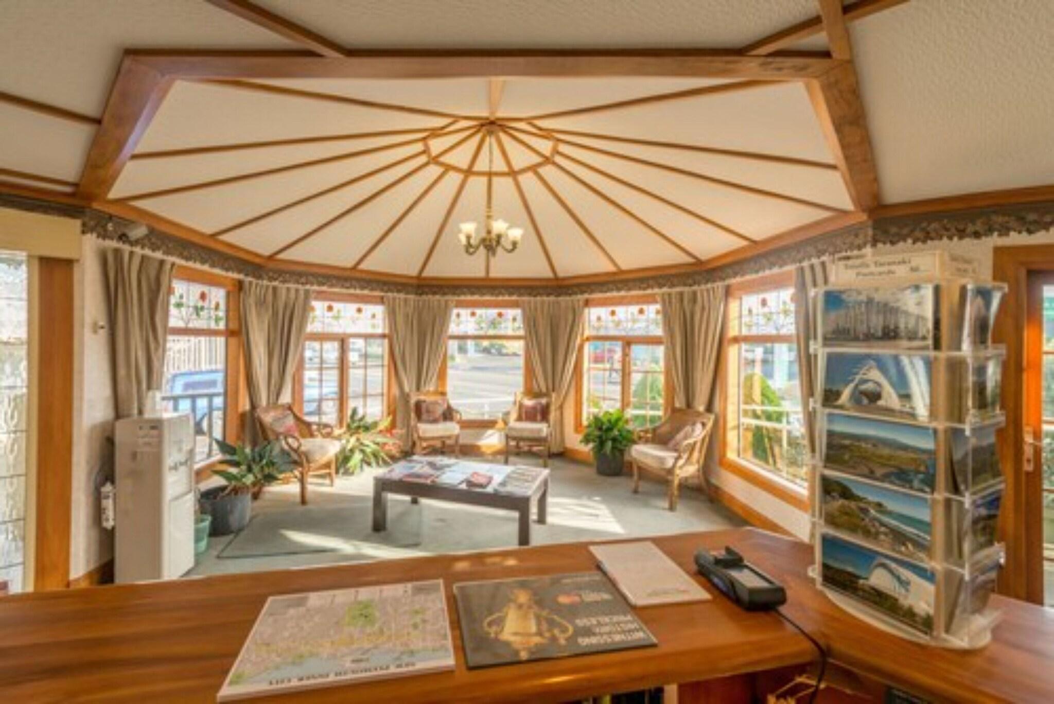 Vista Lobby Amber Court Motel