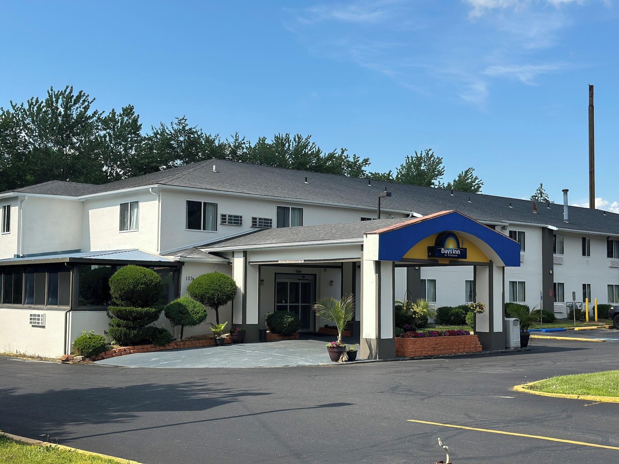 Vista Exterior Days Inn by Wyndham Runnemede Philadelphia Area