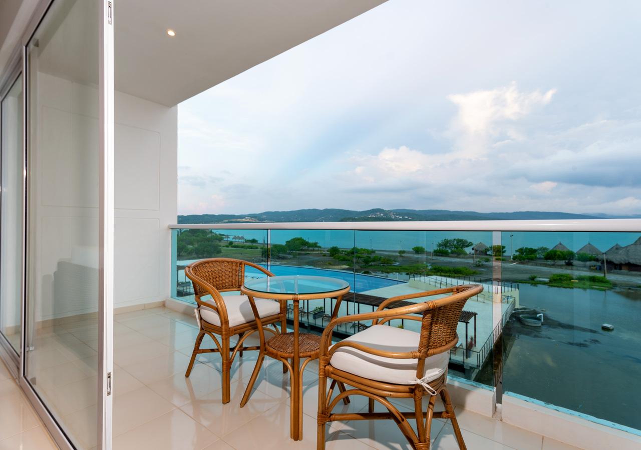 Vista Lobby Marina Puerto Velero
