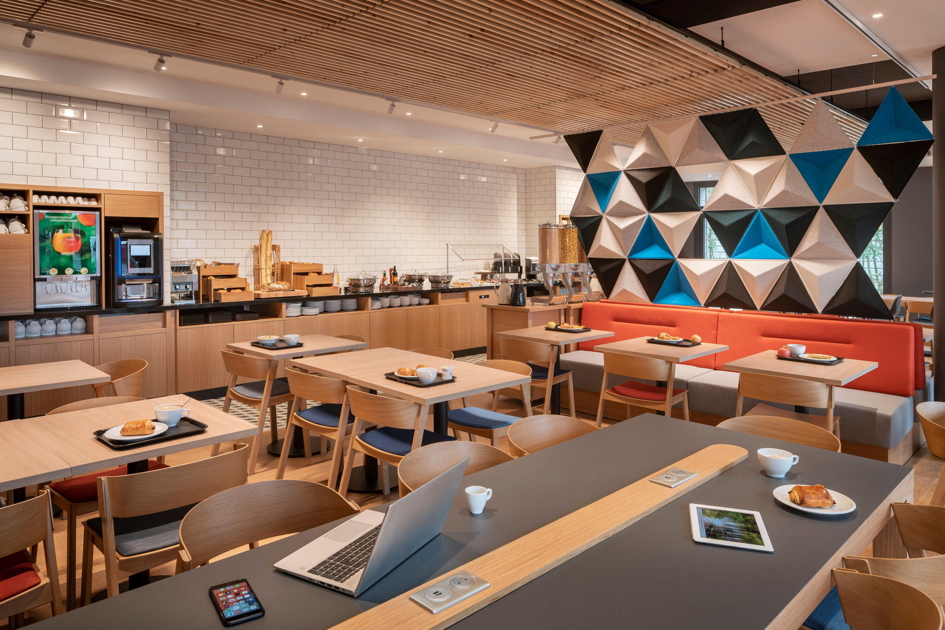 Restaurant Holiday Inn Express Marne La Vallee Val D Europe by IHG