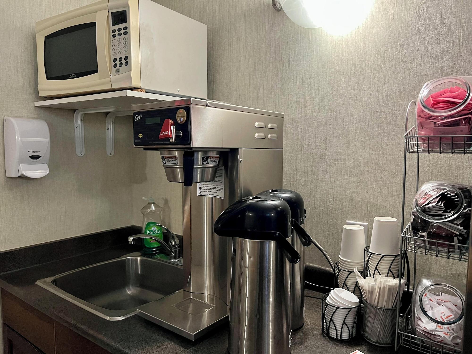 Bar/Salón Quality Inn & Suites