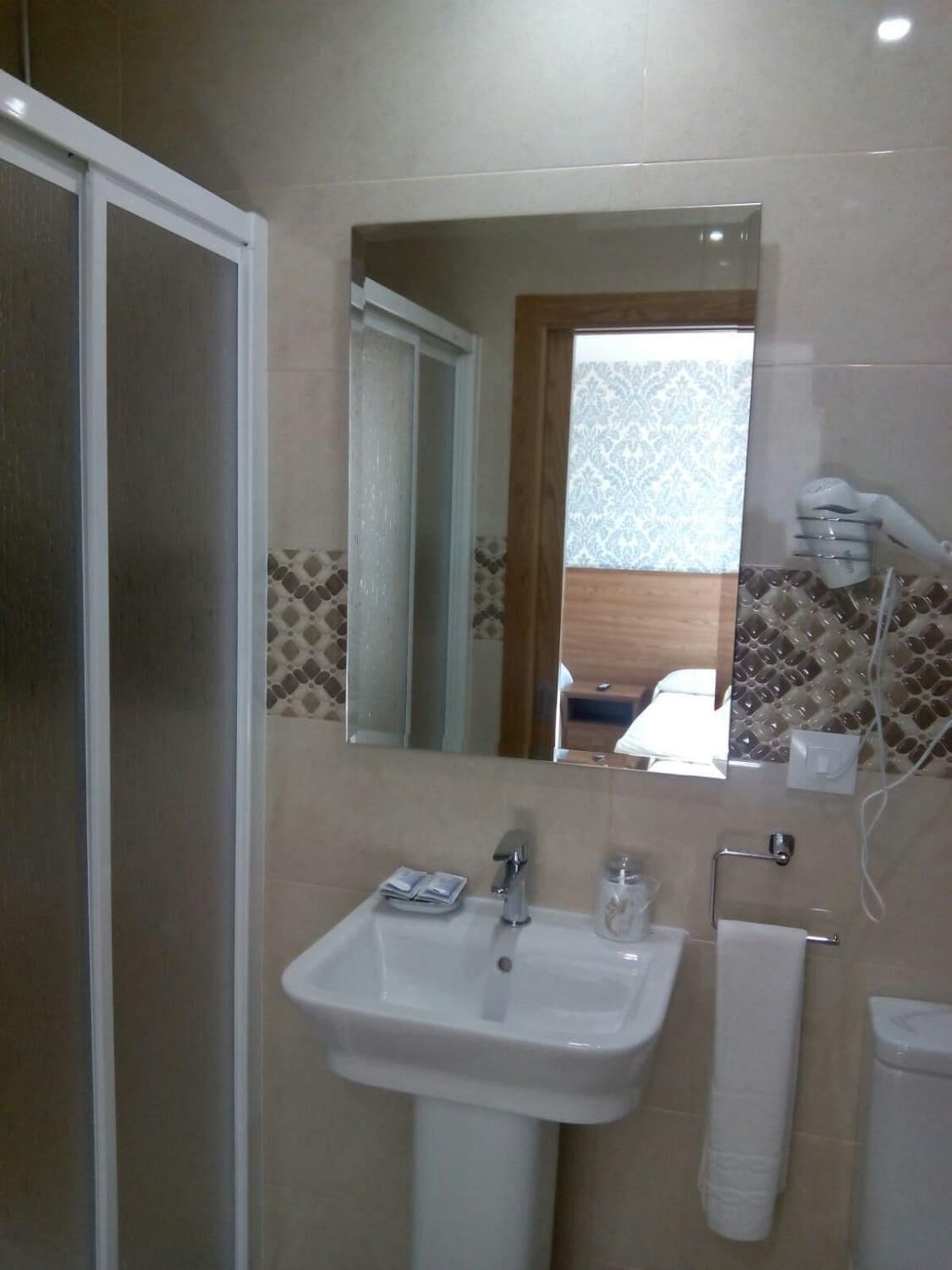 Equipamiento de Habitación Pension Costiña