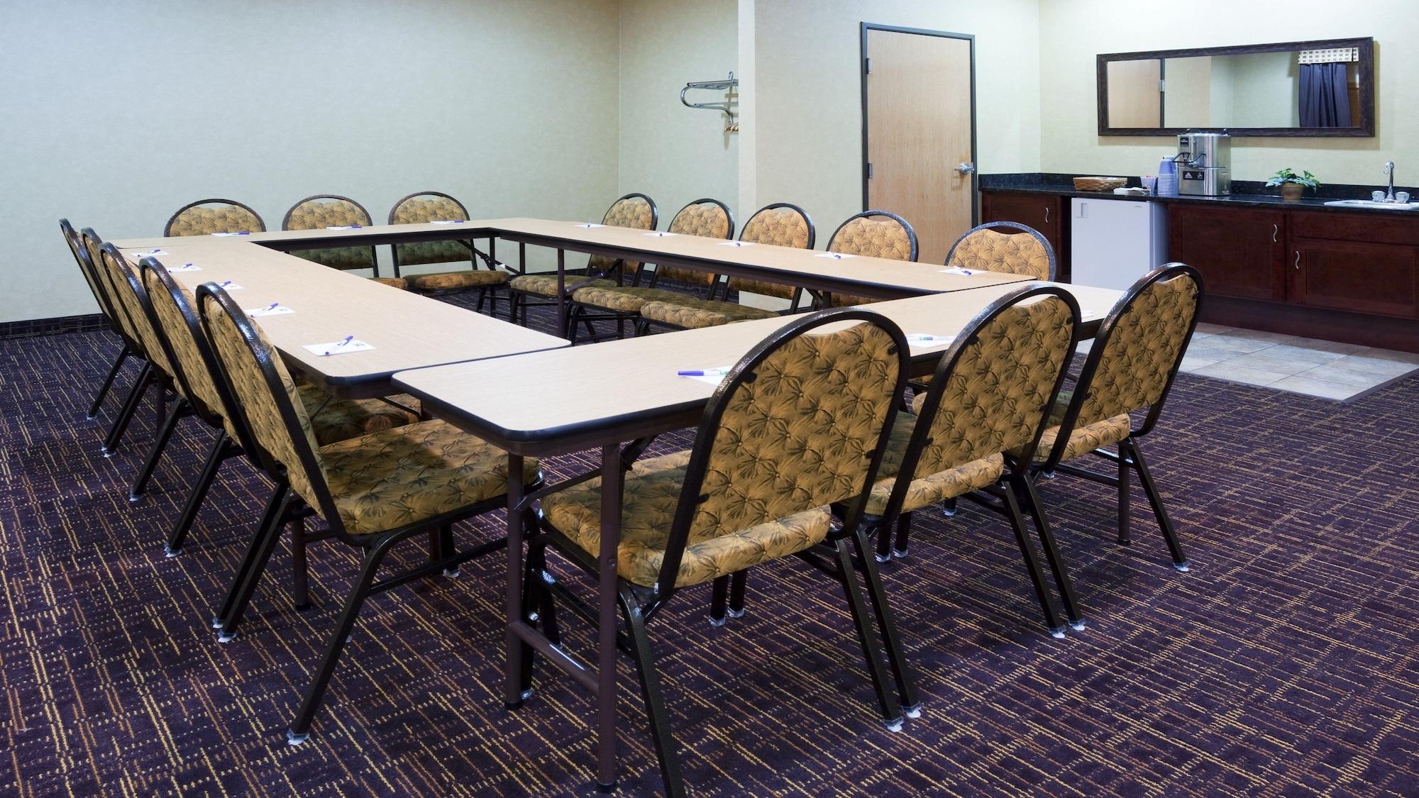 Sala de Reuniones Holiday Inn Express Deforest by IHG