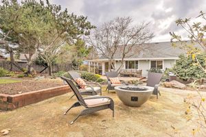 Alquiler Vacacional - Peaceful Windsor Retreat w/ Private Hot Tub!