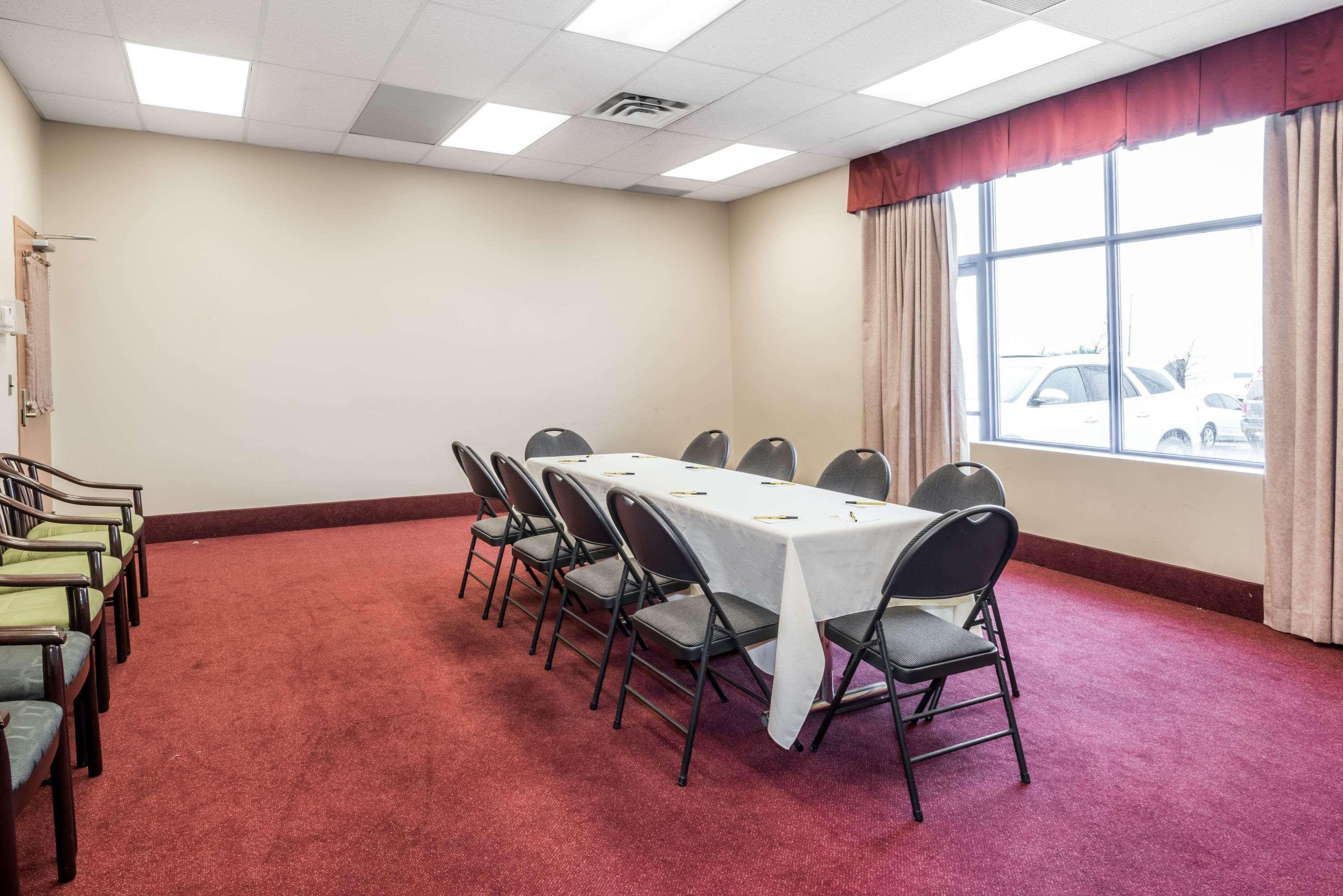 Centro de Negocios Super 8 by Wyndham Mississauga