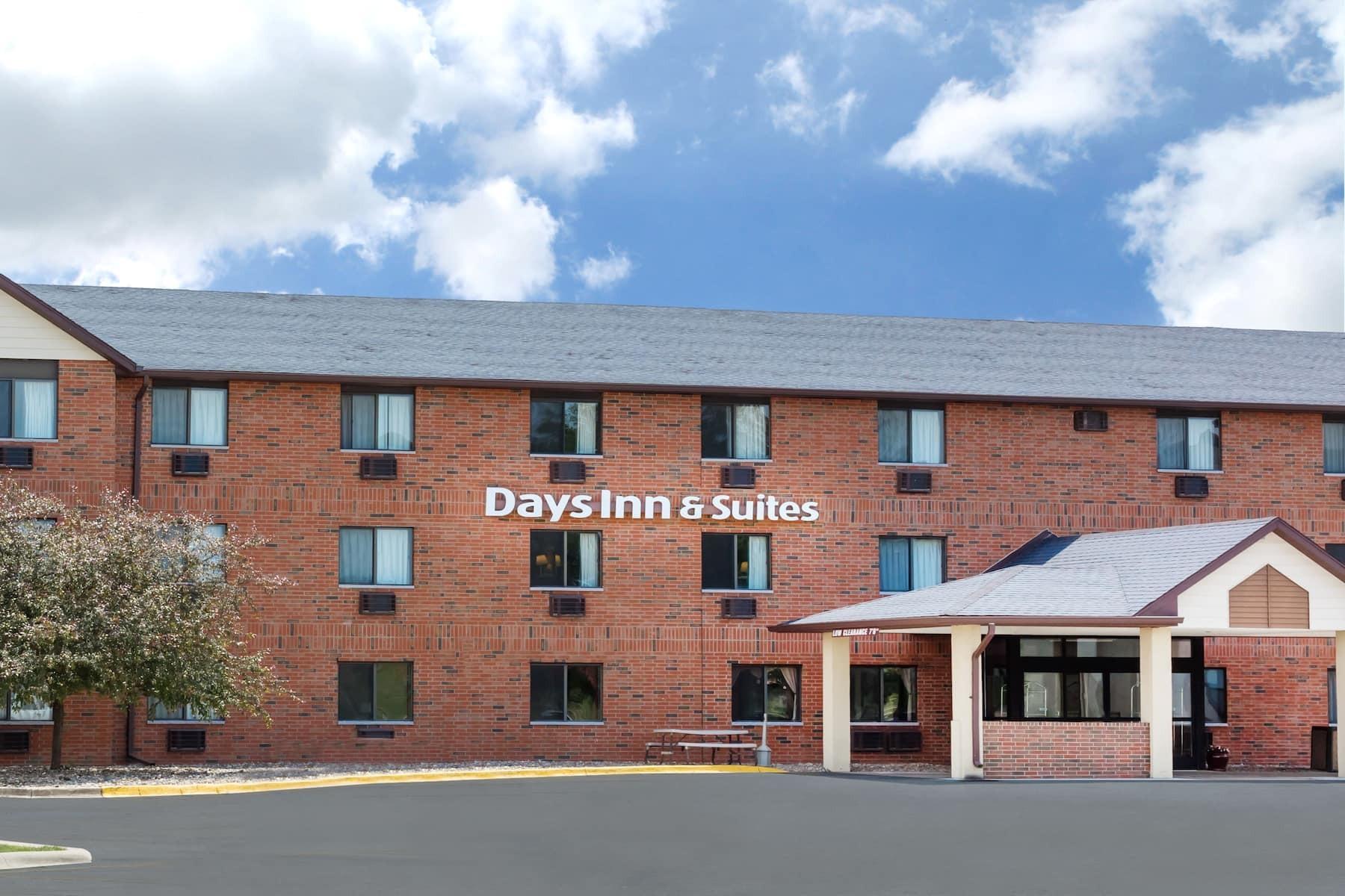 Vista Exterior Days Inn & Suites by Wyndham Des Moines Airport