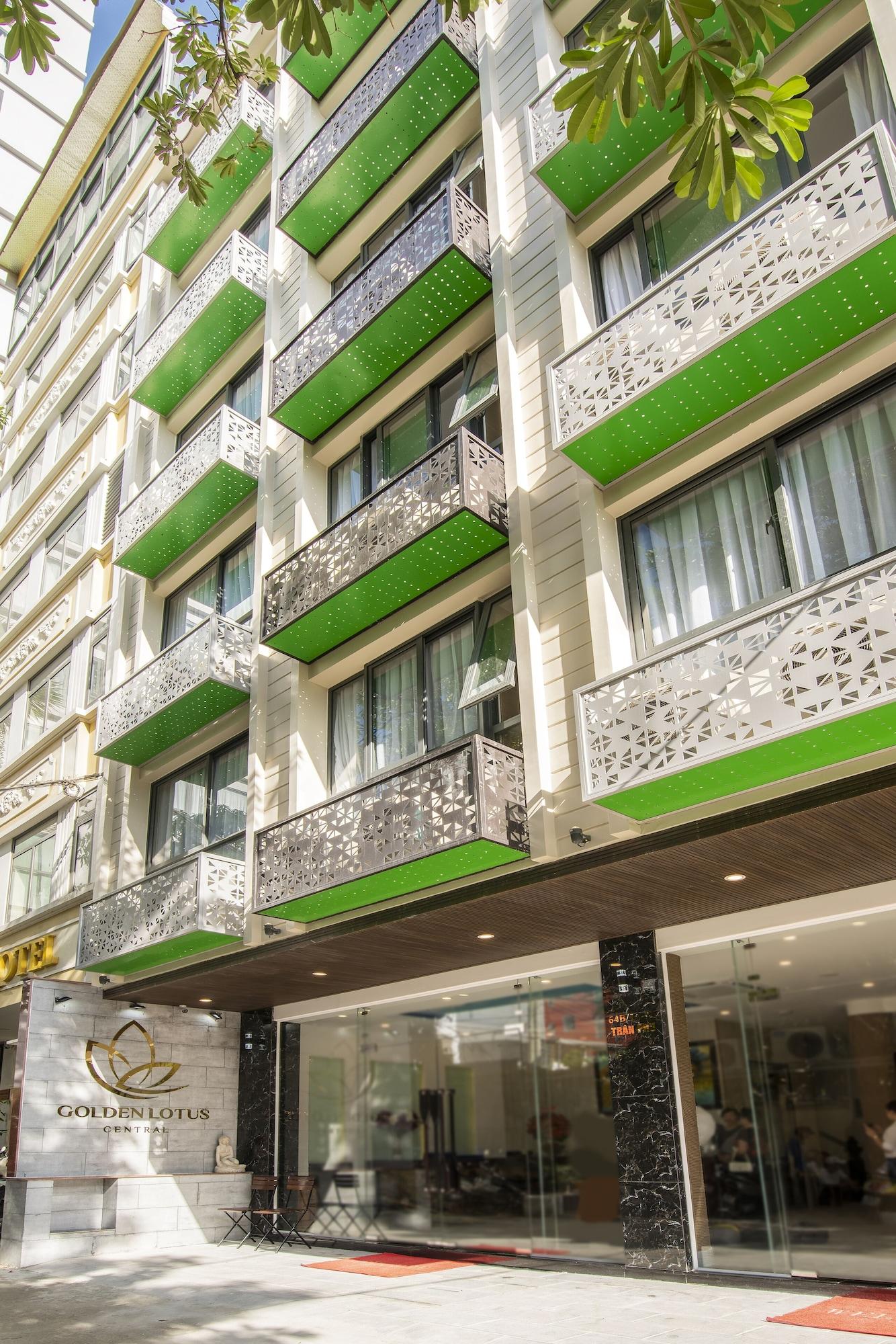 Vista Exterior Golden Lotus Central Hotel