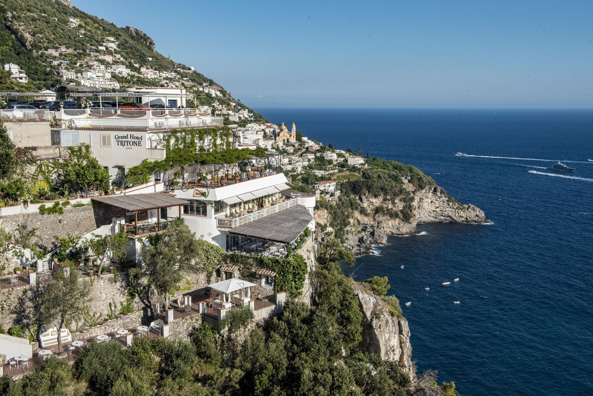 Vista Exterior Grand Hotel Tritone