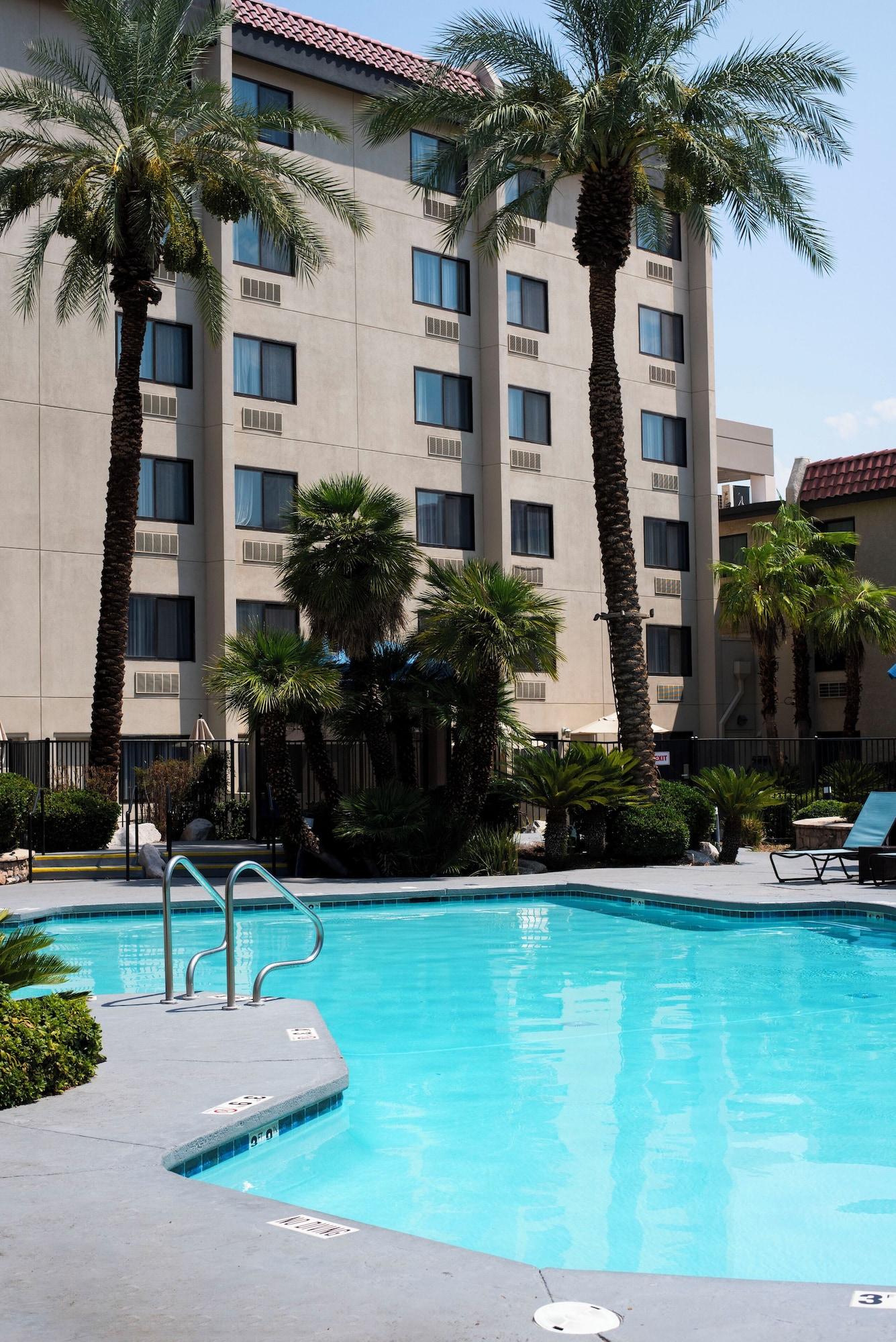 Vista Piscina Silver Sevens Hotel and Casino, a Wyndham Garden