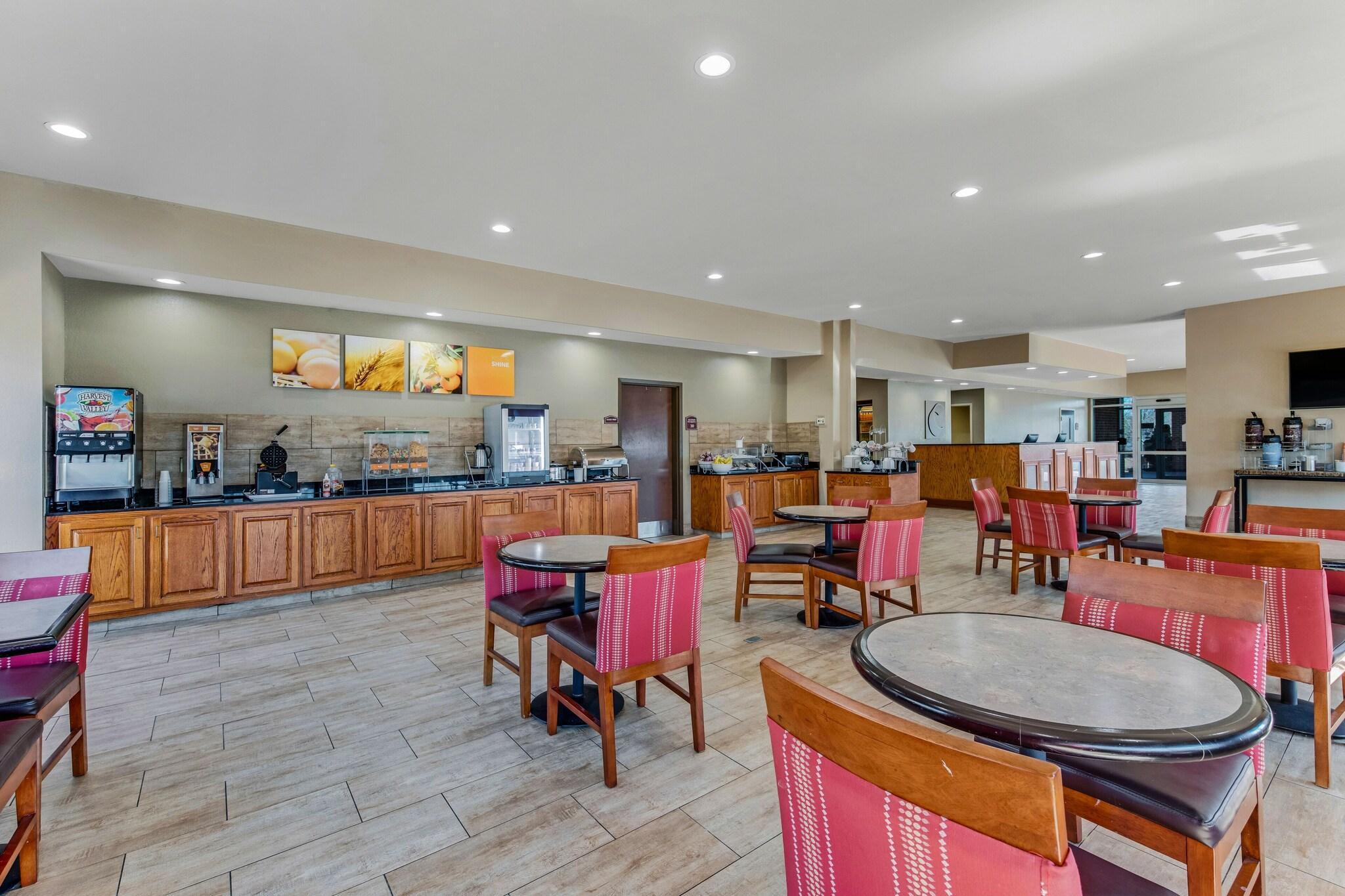 Restaurant Comfort Suites Huntsville MidCity District at Research Park
