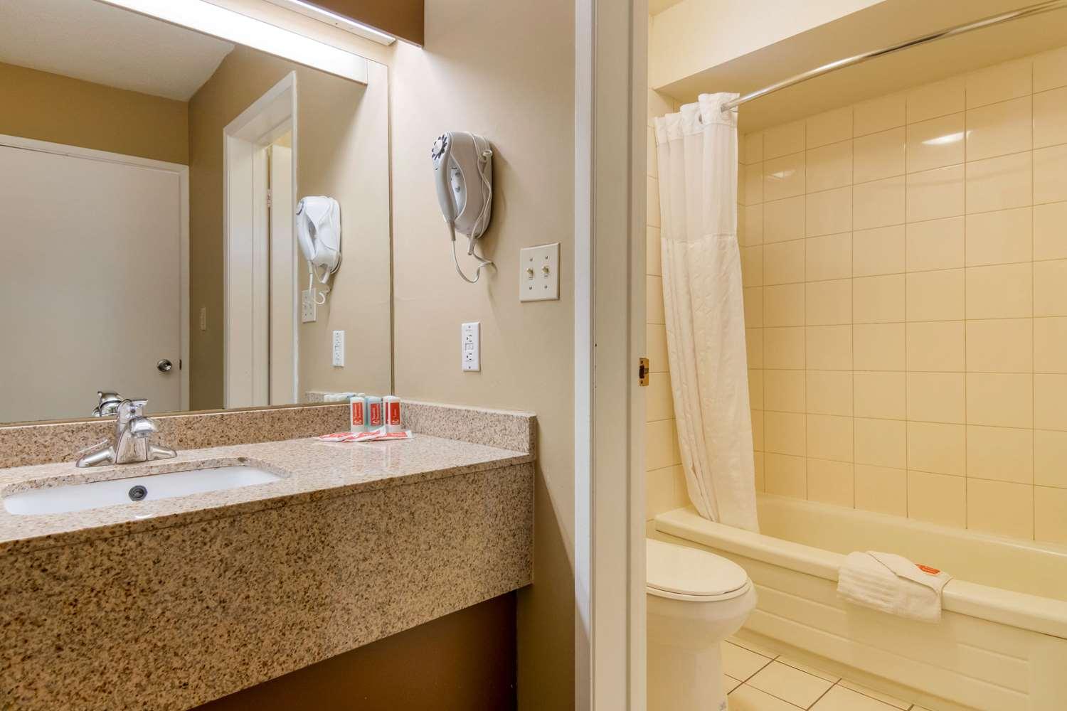 Suite Econo Lodge Inn & Suites