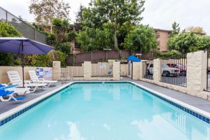 Hospedagens - Howard Johnson by Wyndham San Diego Hotel Circle