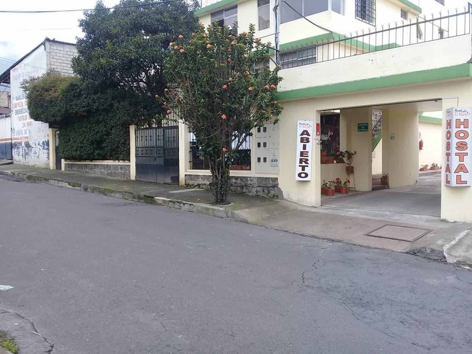 Vista Exterior Hostal El Mirlo