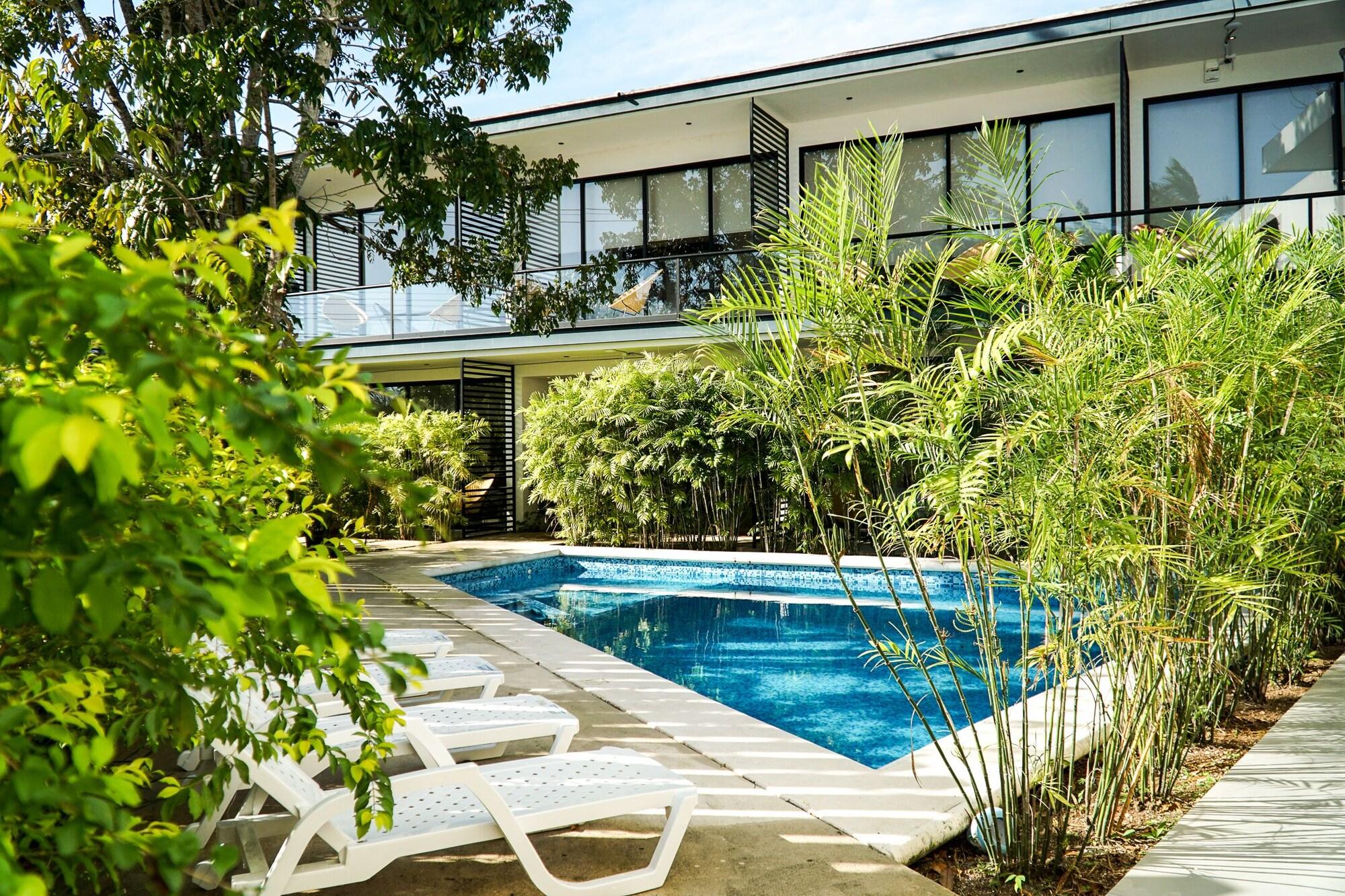 Vista Exterior Deluxe Apartments Azure