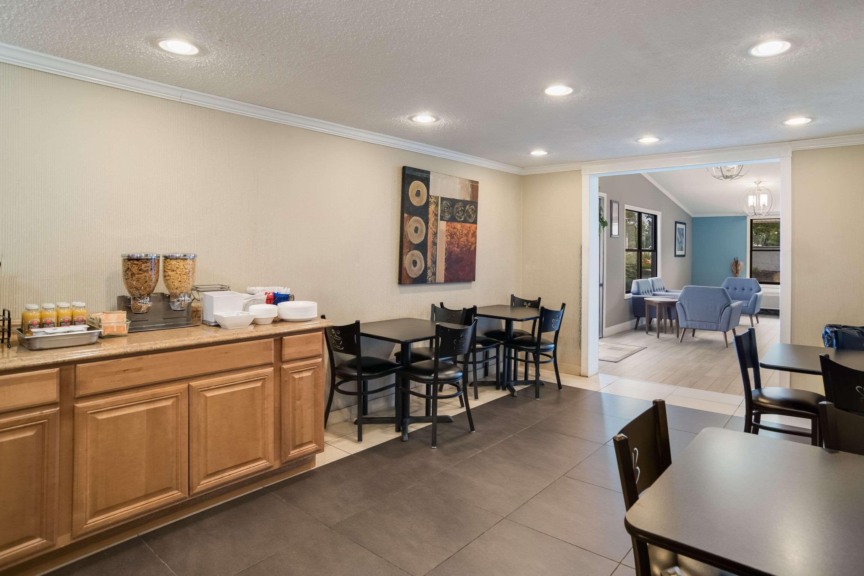 Restaurant Rodeway Inn Carlisle North