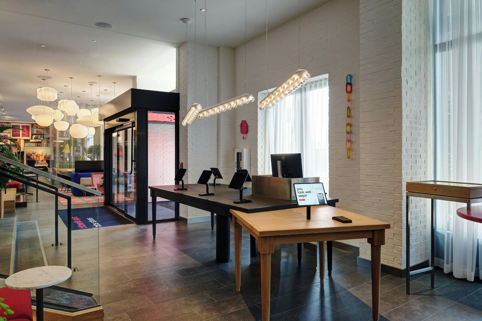 Vista Lobby citizenM Washington DC Georgetown