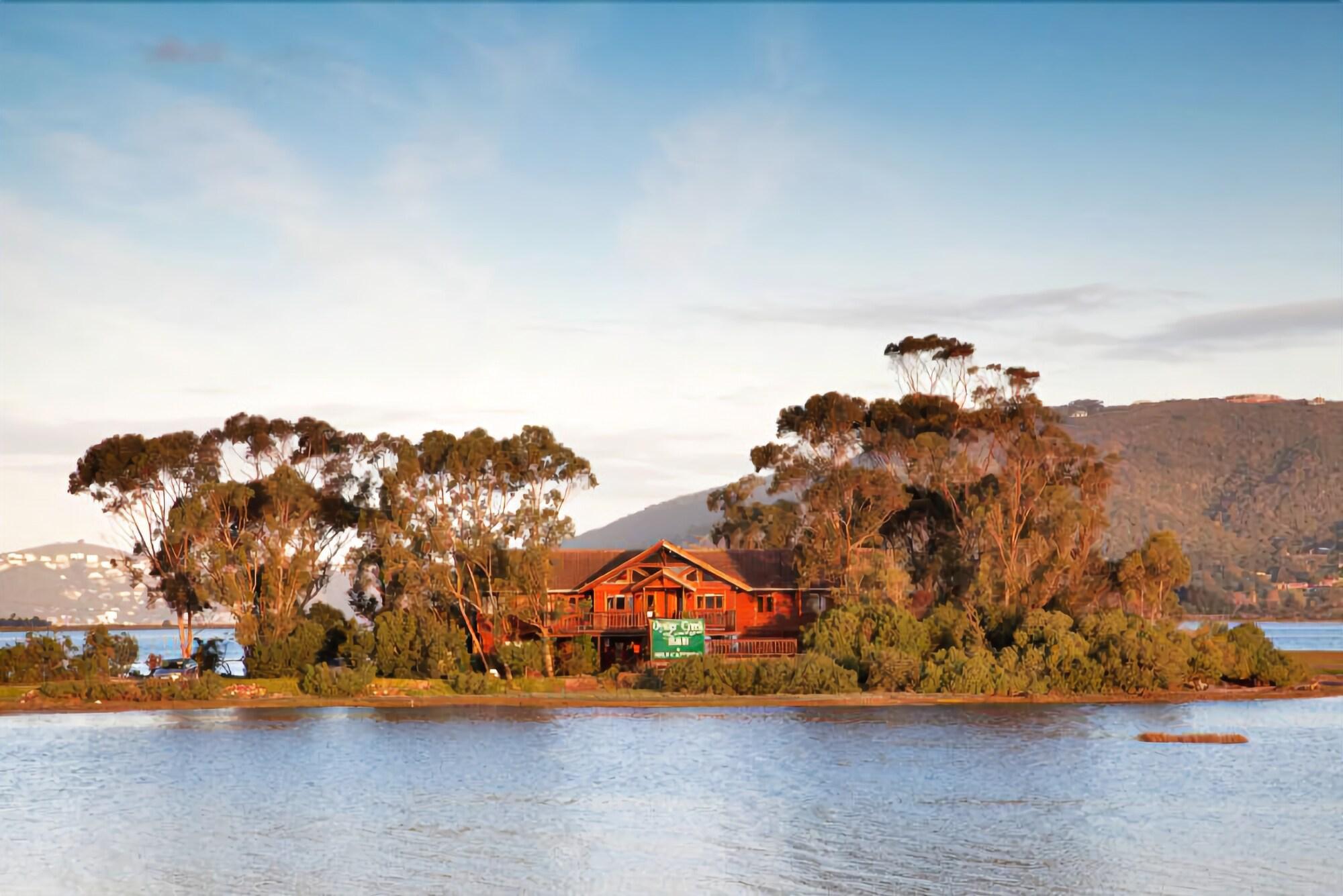 Vista Exterior Oyster Creek Lodge