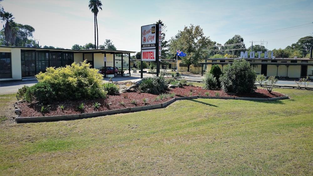 Varios Rose City Motor Inn