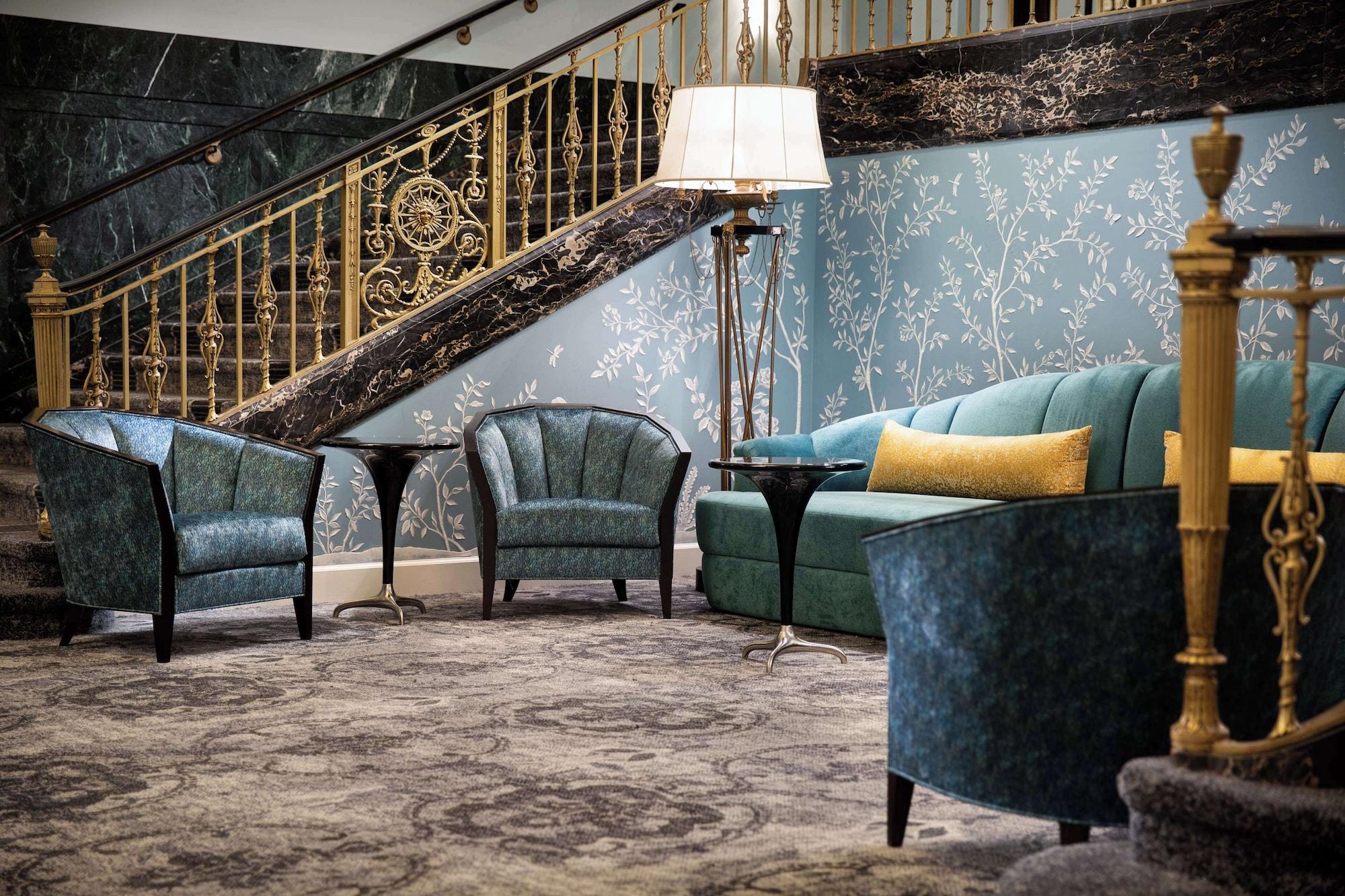 Vista Lobby Amway Grand Plaza, Curio Collection by Hilton