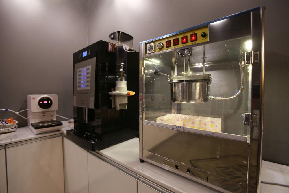 Restaurant 7th Street THE PLAY