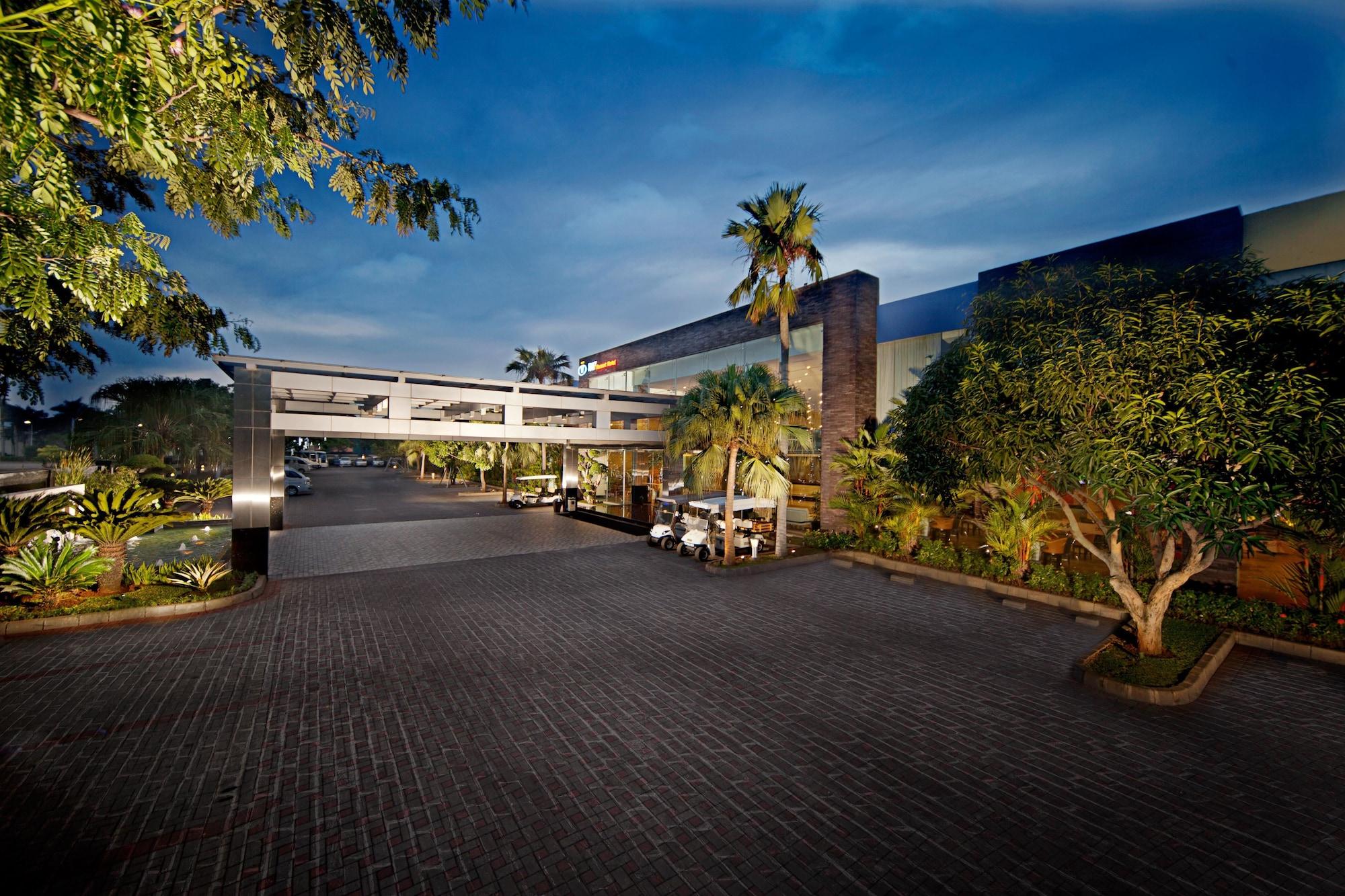 Vista Exterior FM7 Resort Hotel Jakarta