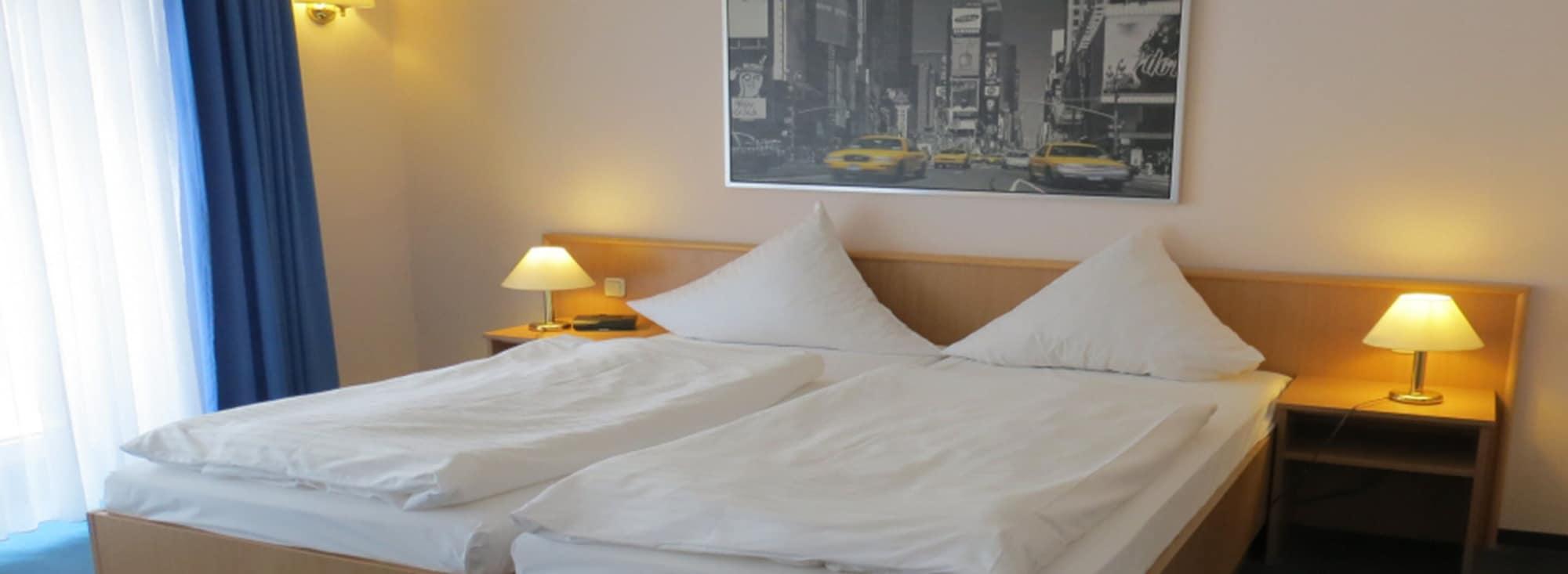Varios Filmhotel Lili Marleen