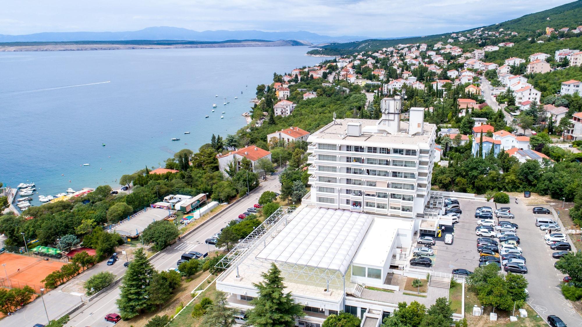 Vista Exterior Hotel Omorika