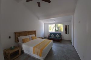 Alquiler Vacacional - Newly renovated 4 bdrm house with pool!  Short walk to the beach & restaurants