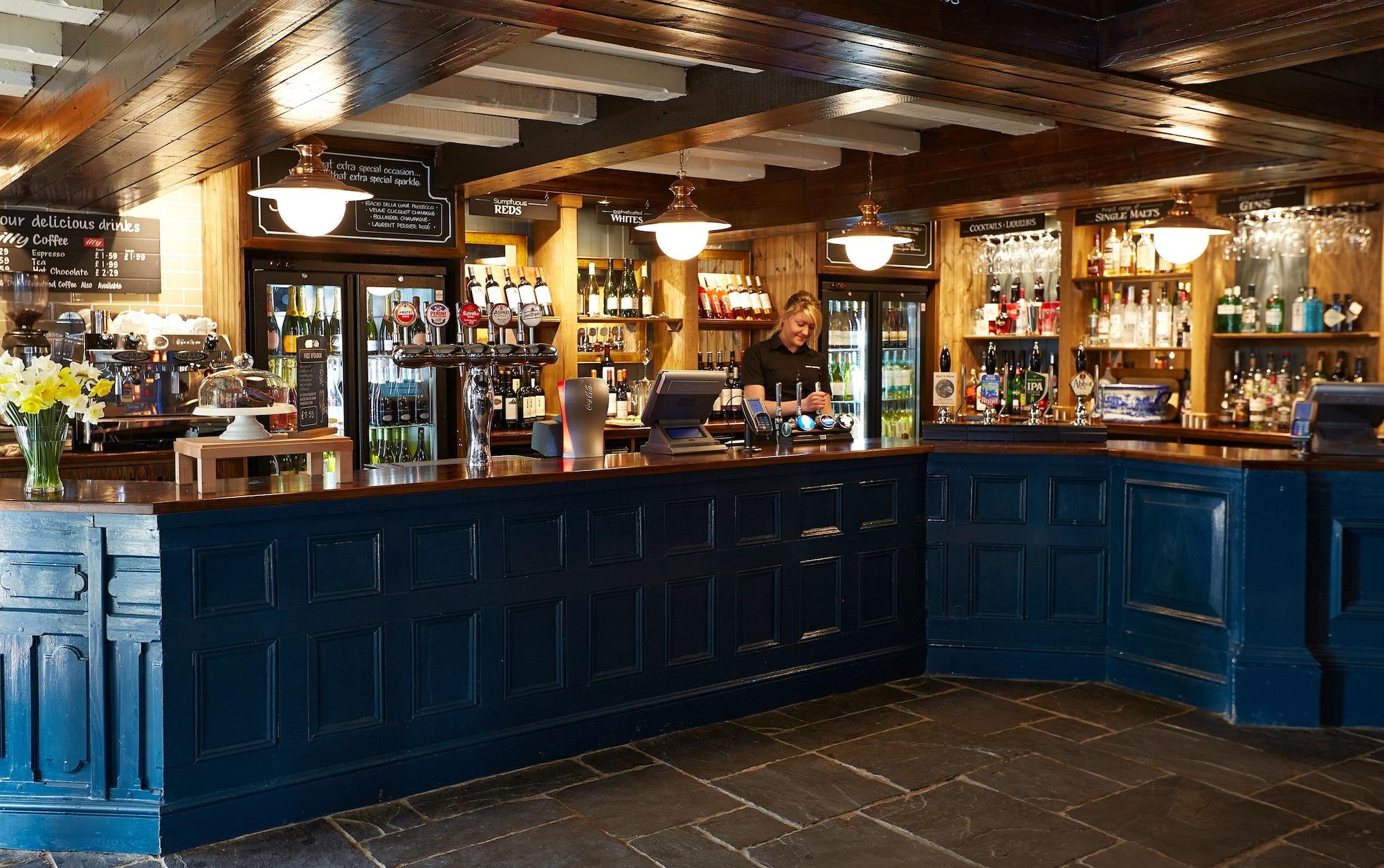 Bar/Salón The Royal George Birdlip by Greene King Inns