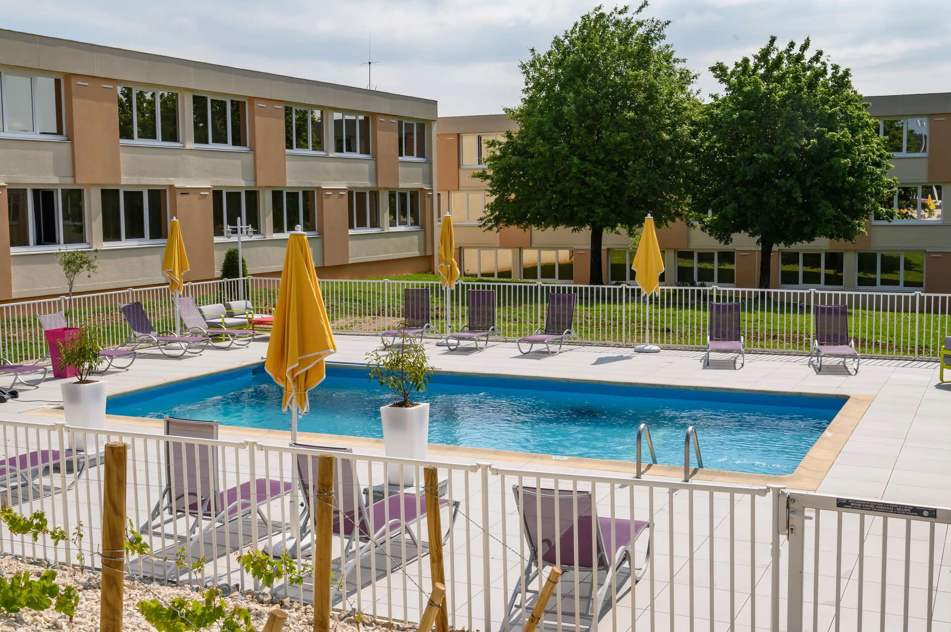 Vista Piscina Novotel Dijon Route des Grands Crus
