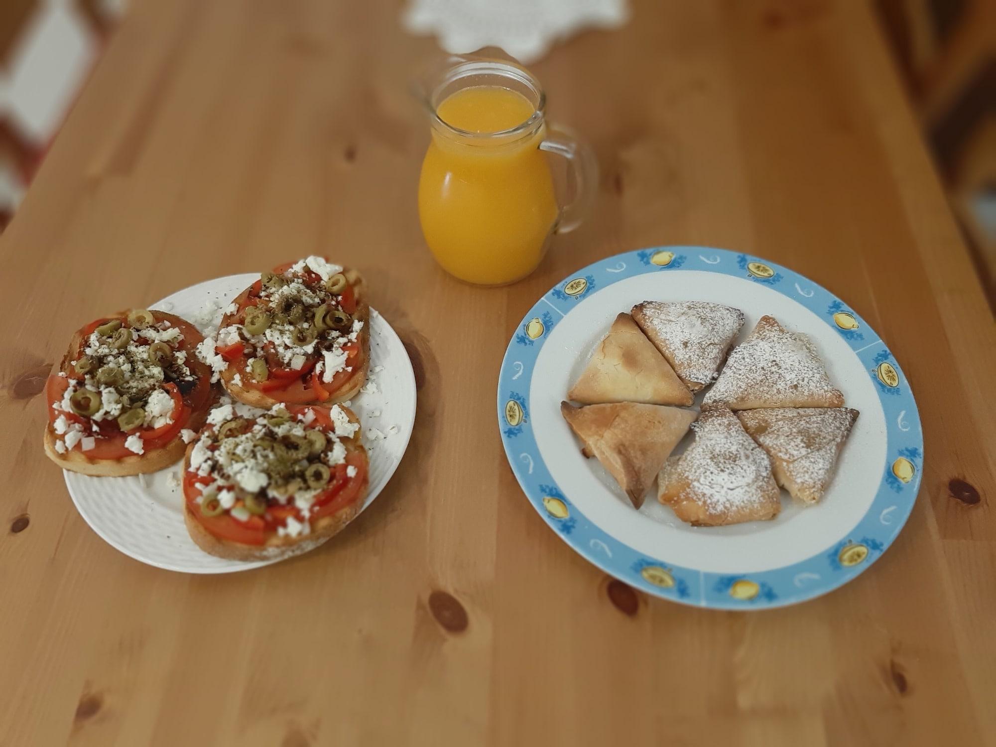 Restaurant Paraskevi's Luxury Studios