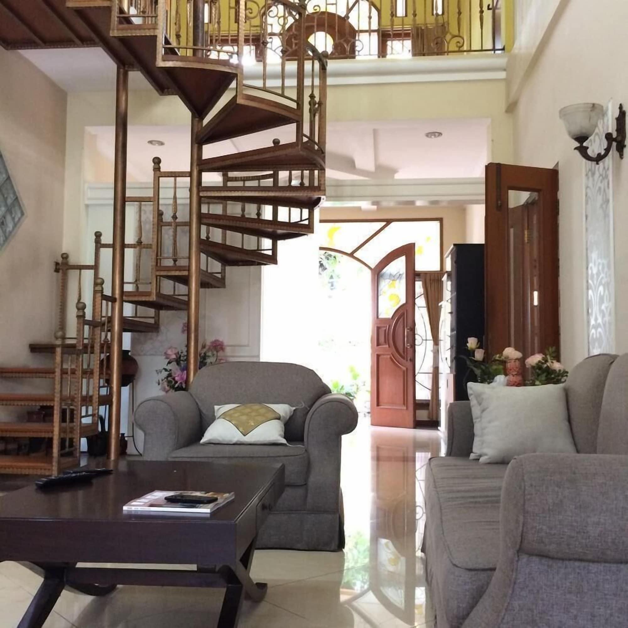 Varios Maharani Guesthouse Tebet Syariah - Hostel