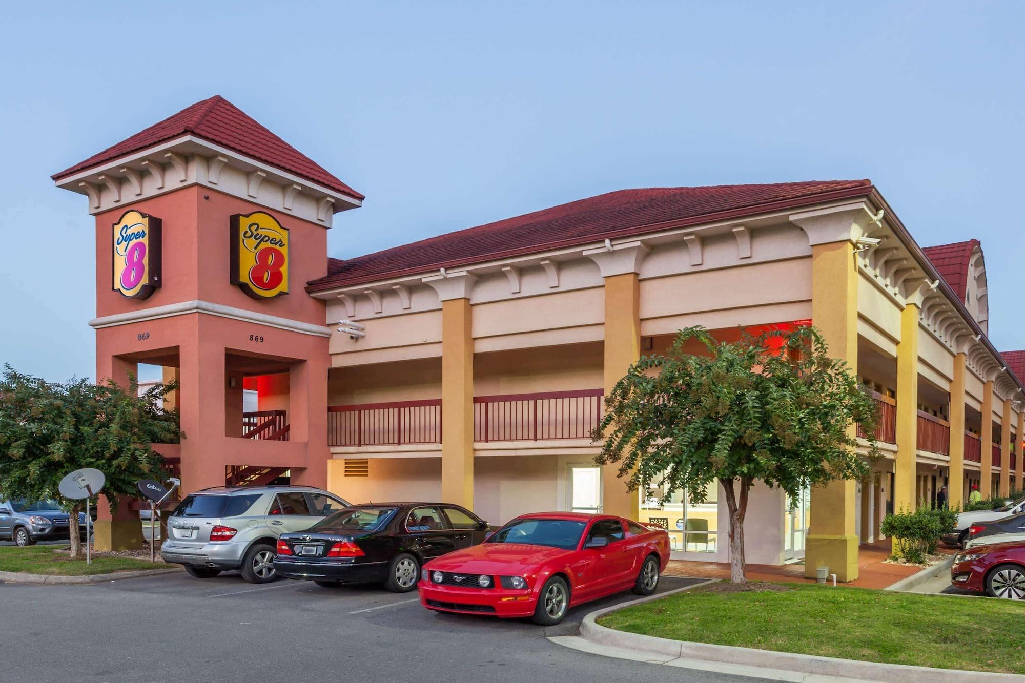 Varios Super 8 by Wyndham Dalton/Convention Center Area