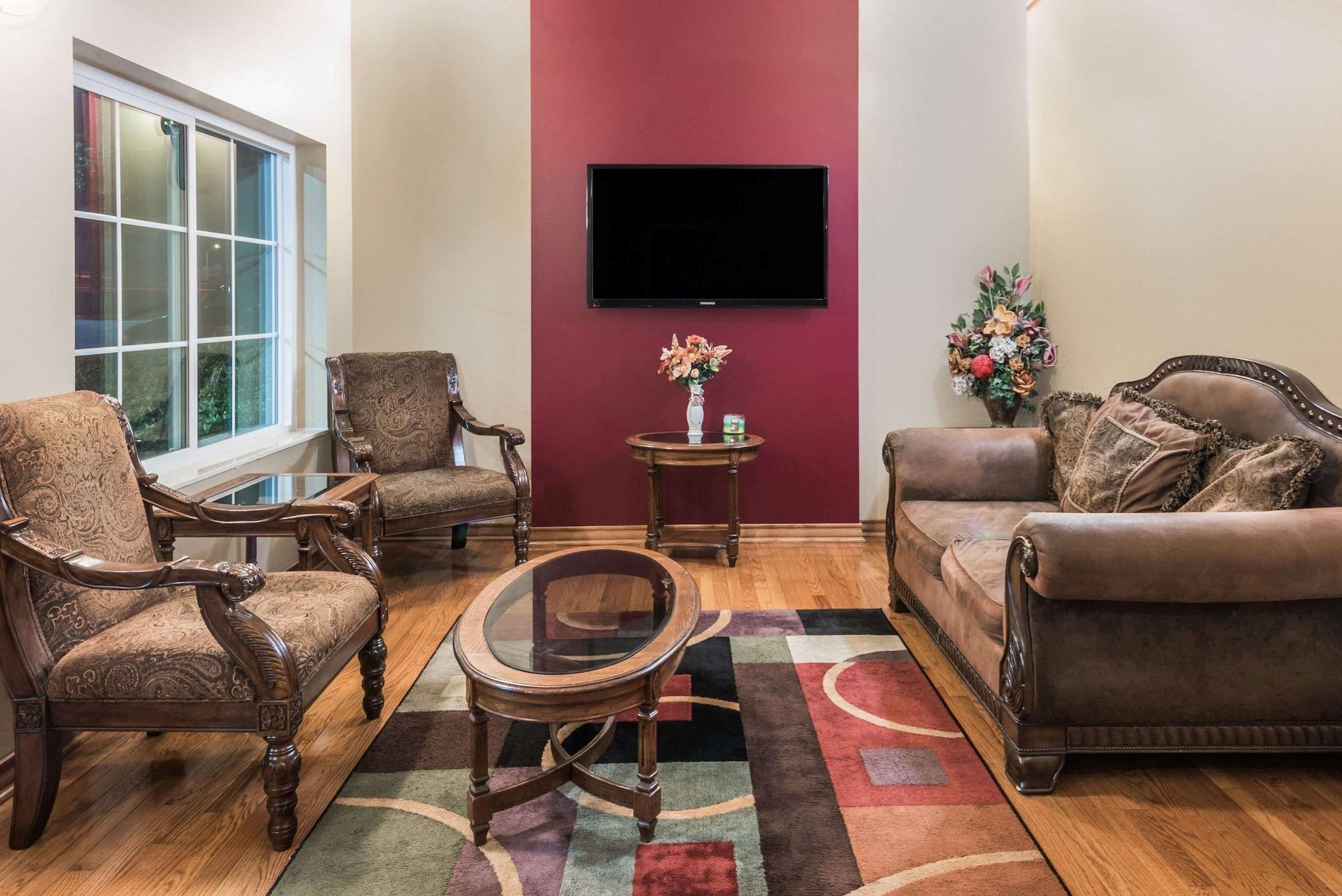 Vista Lobby Super 8 by Wyndham Fort Worth North