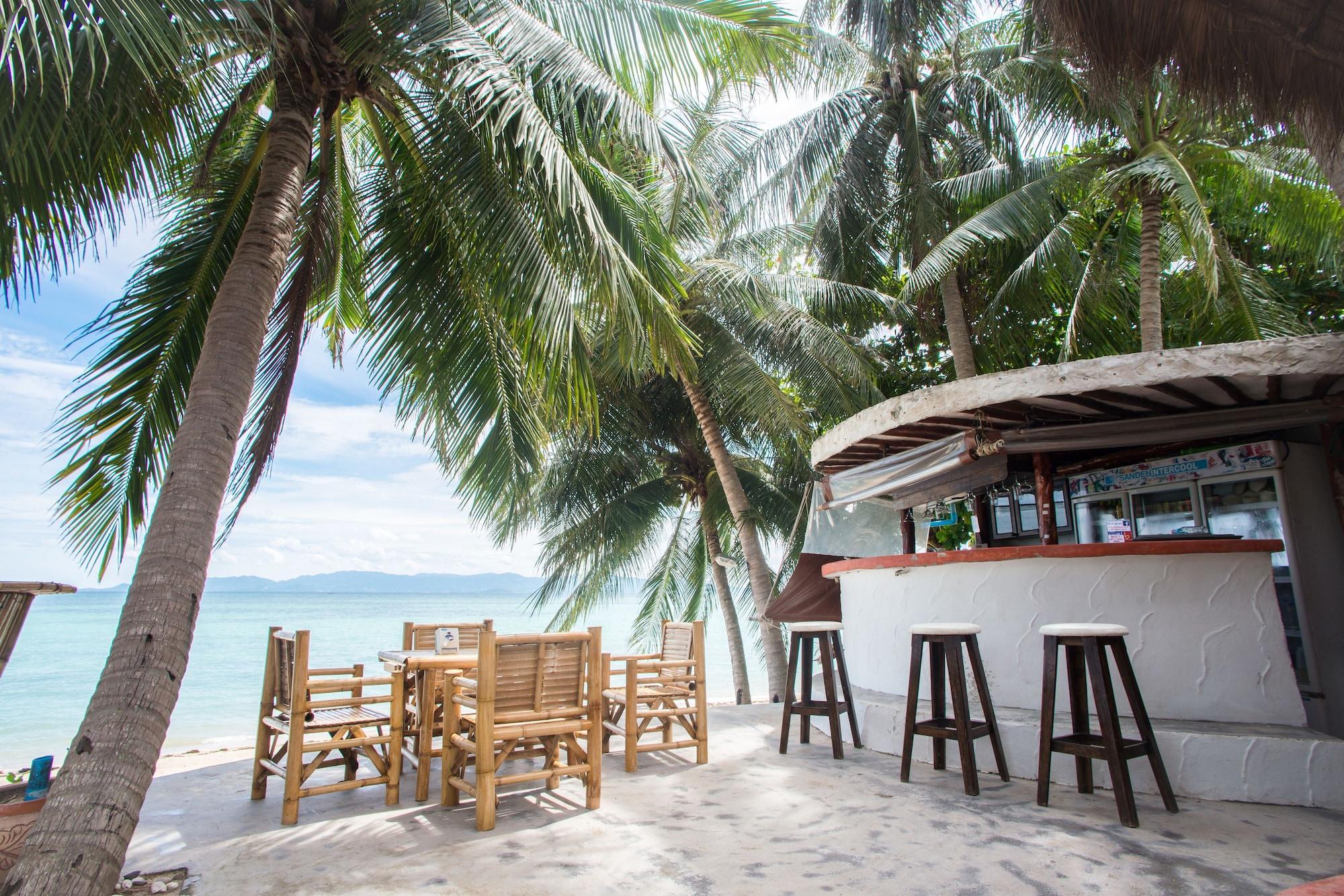 Restaurant B52 Beach Resort