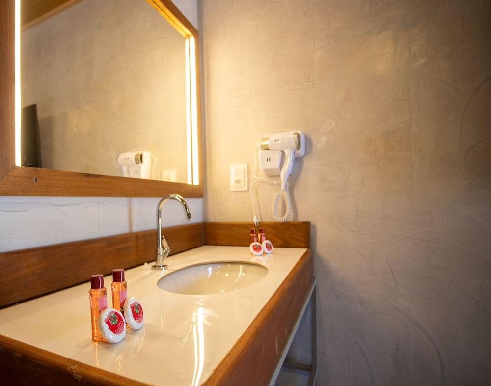 Equipamiento de Habitación Bella Rosa Noronha