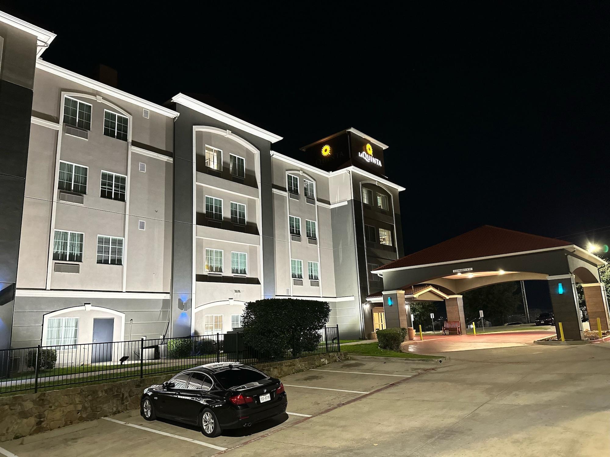 Vista Exterior La Quinta Inn & Suites by Wyndham Fort Worth - Lake Worth