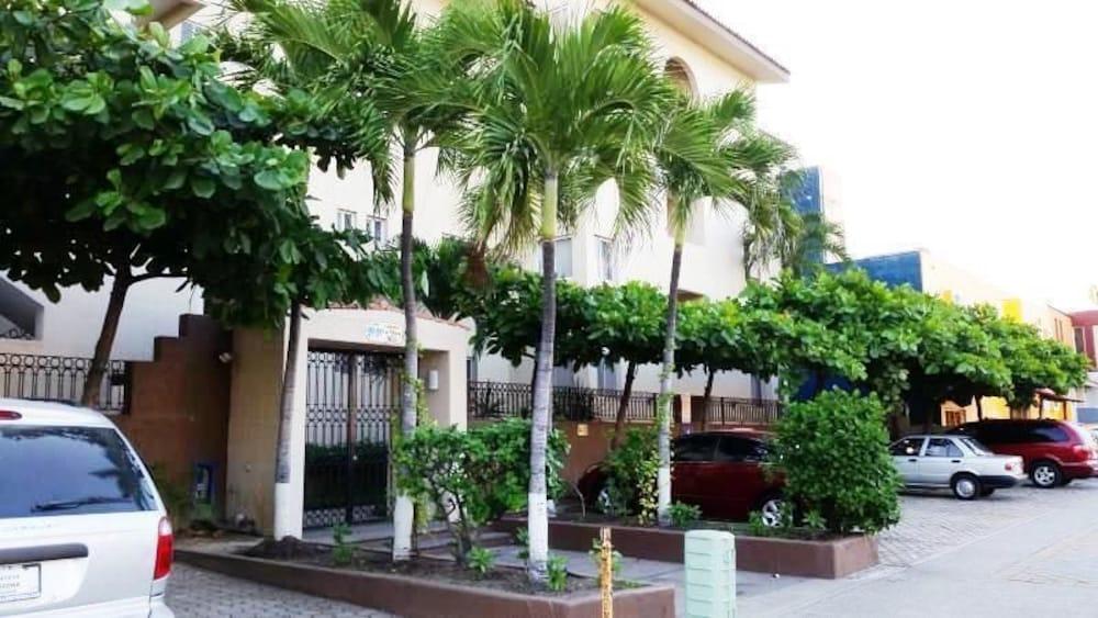 Vista Exterior Condo H