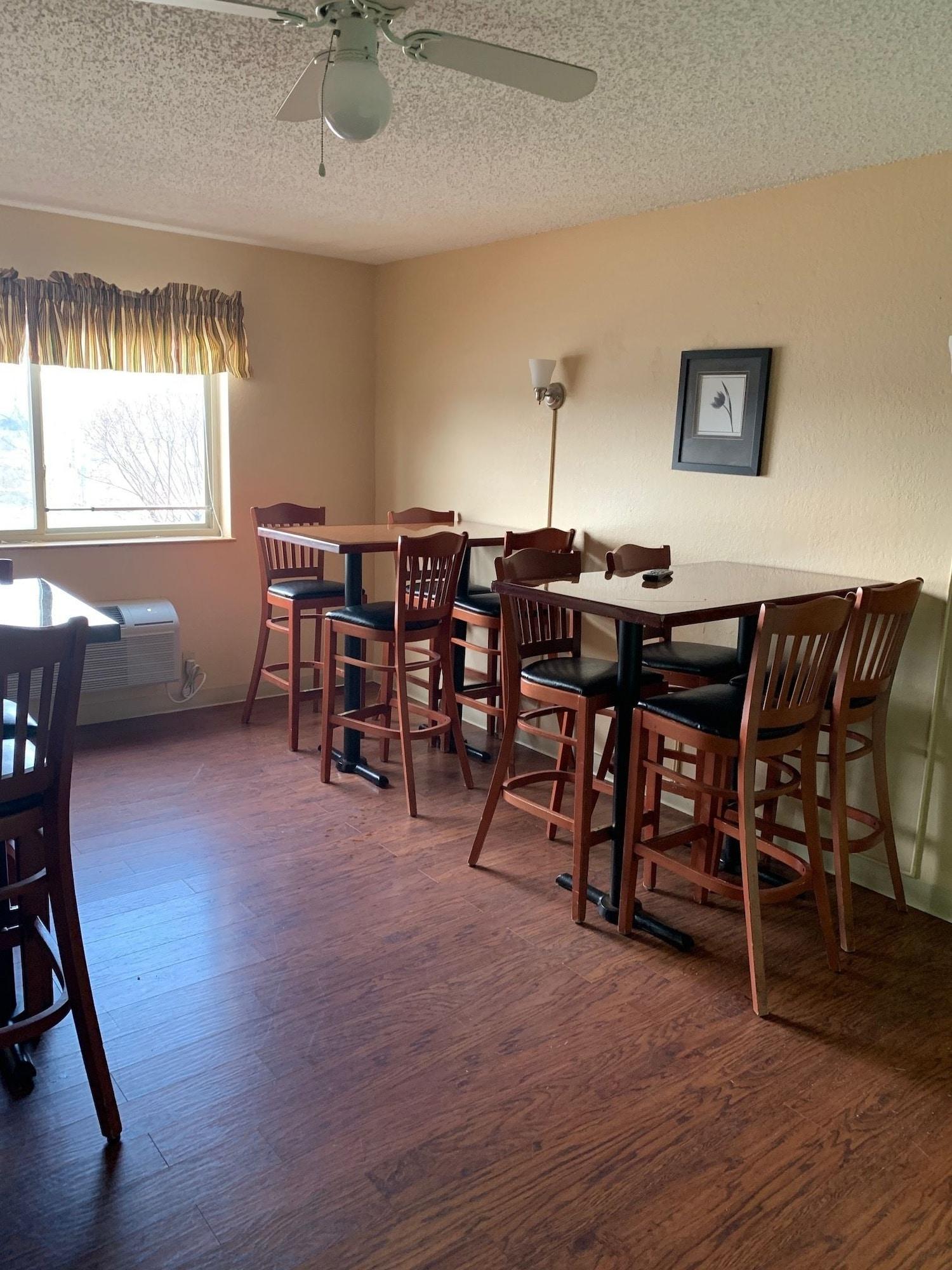 Restaurant Super 8 by Wyndham Newburgh/West Point Near Stewart Airport
