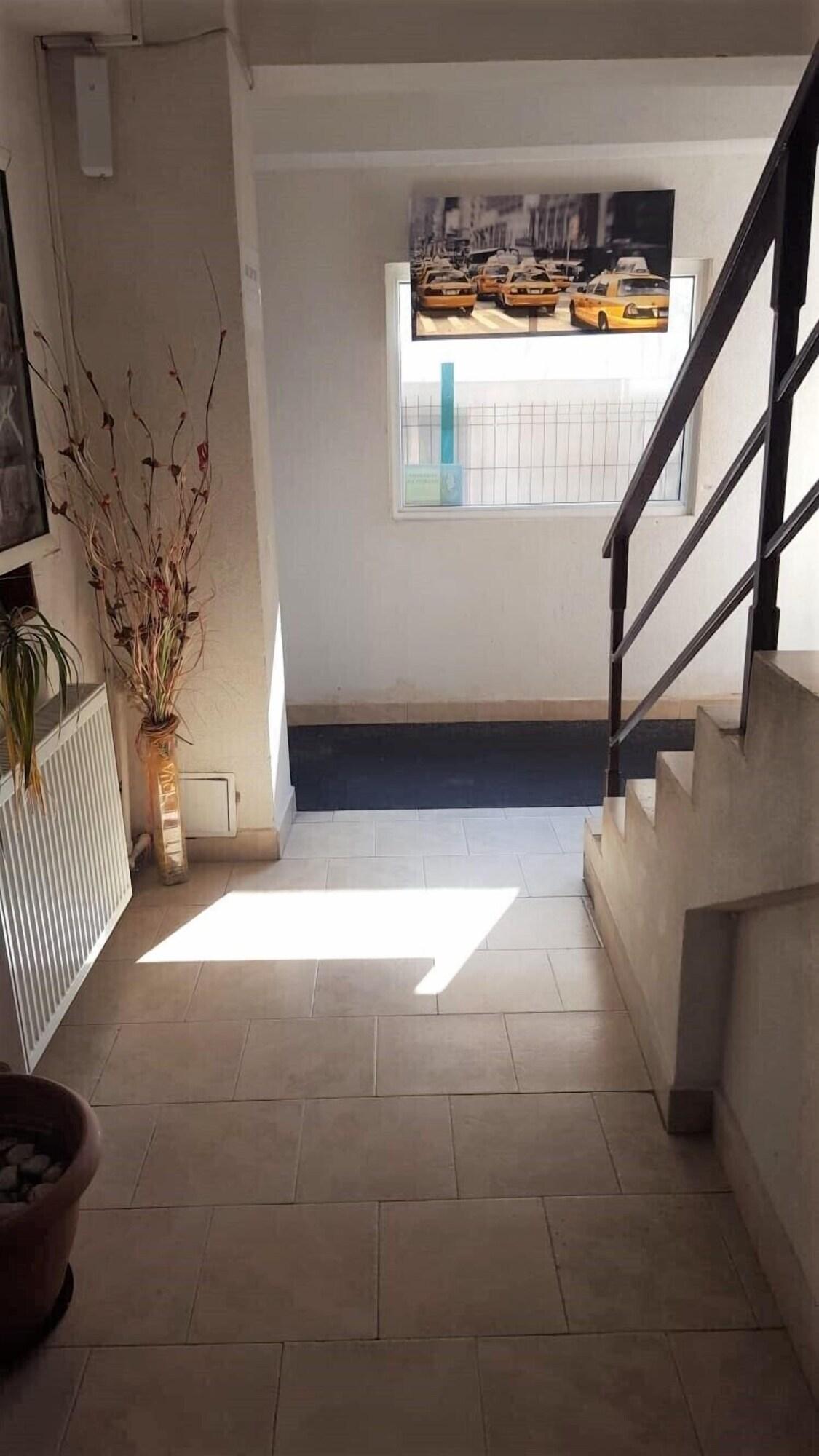 Varios Taxi Hostel