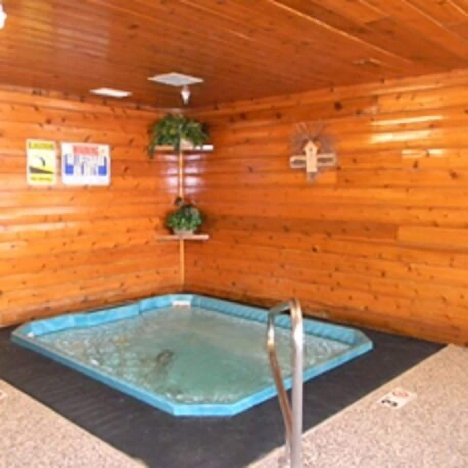 Spa Super 8 by Wyndham Chamberlain SD