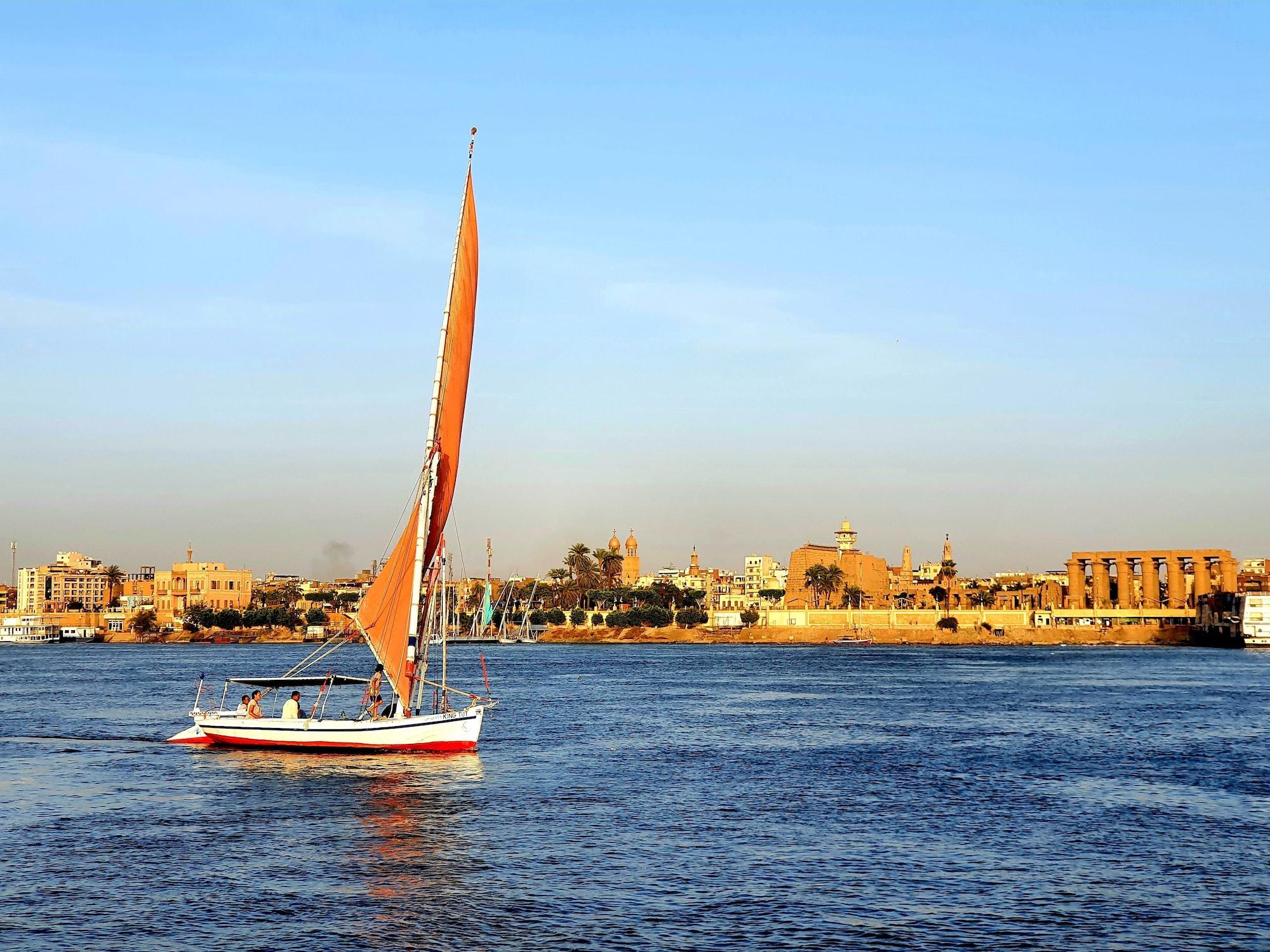 Instalaciones Recreativas Spring Hotel Luxor