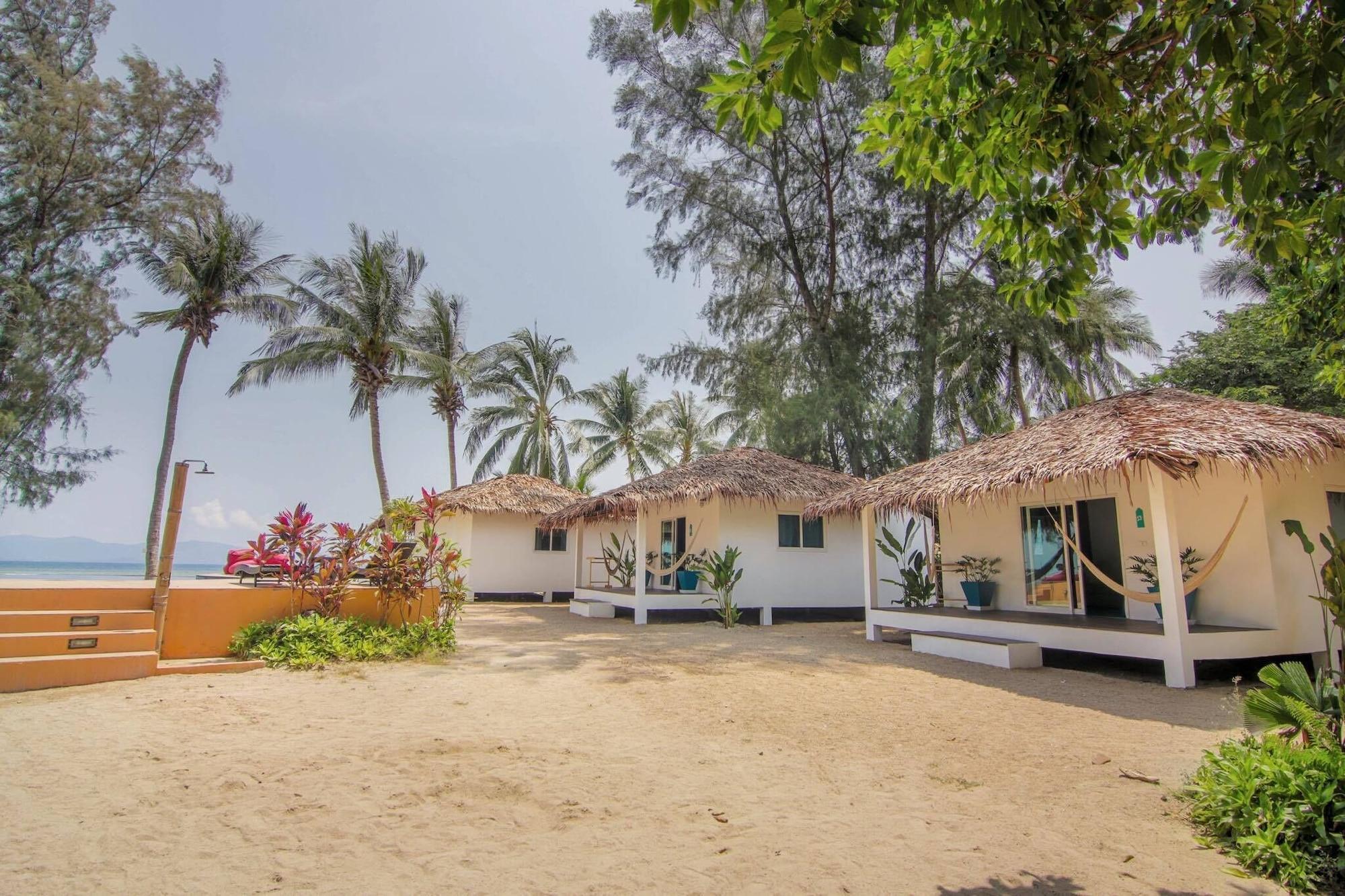 Vista Exterior Sarana Bungalows
