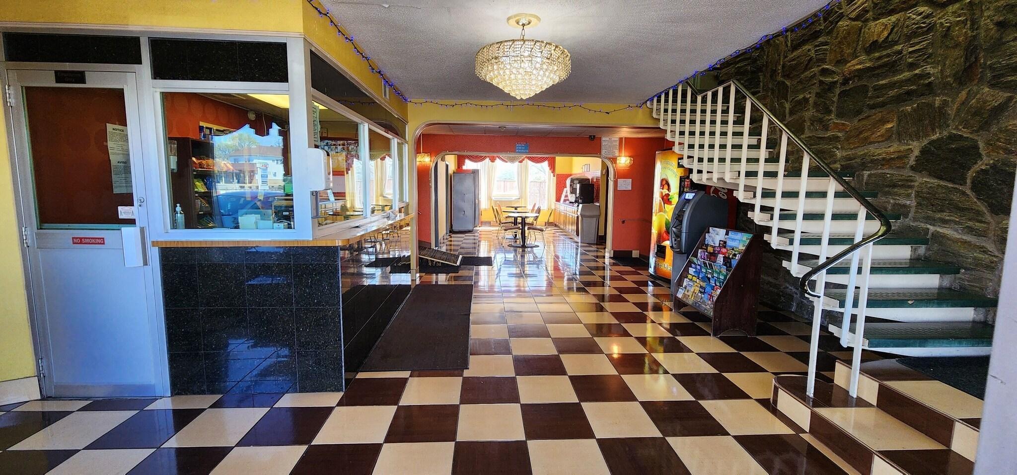 Vista Exterior Townhouse Inn & Suites