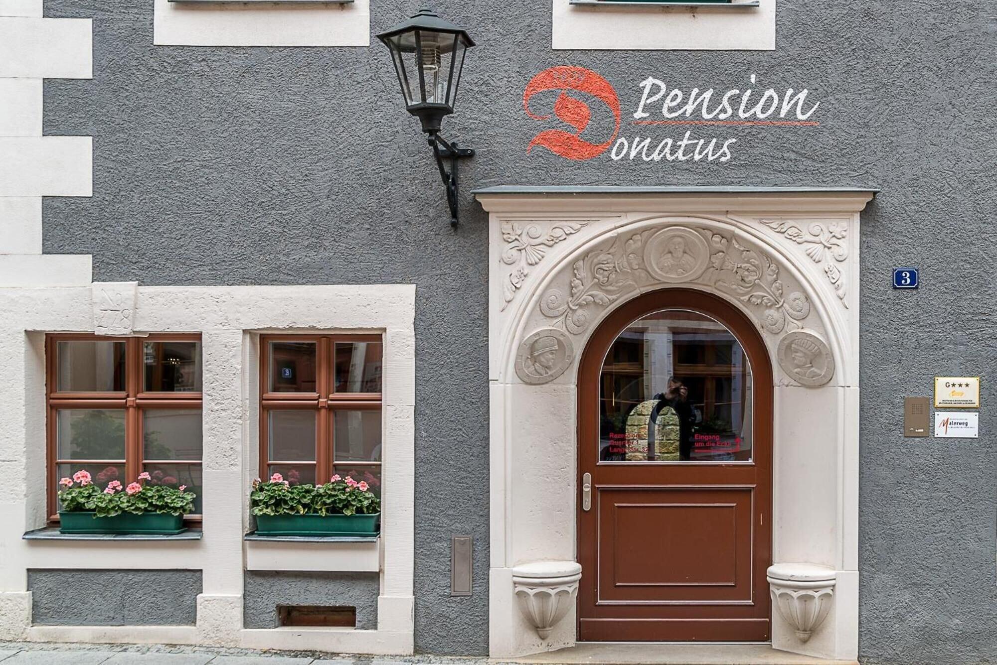 Vista Exterior Pension Donatus